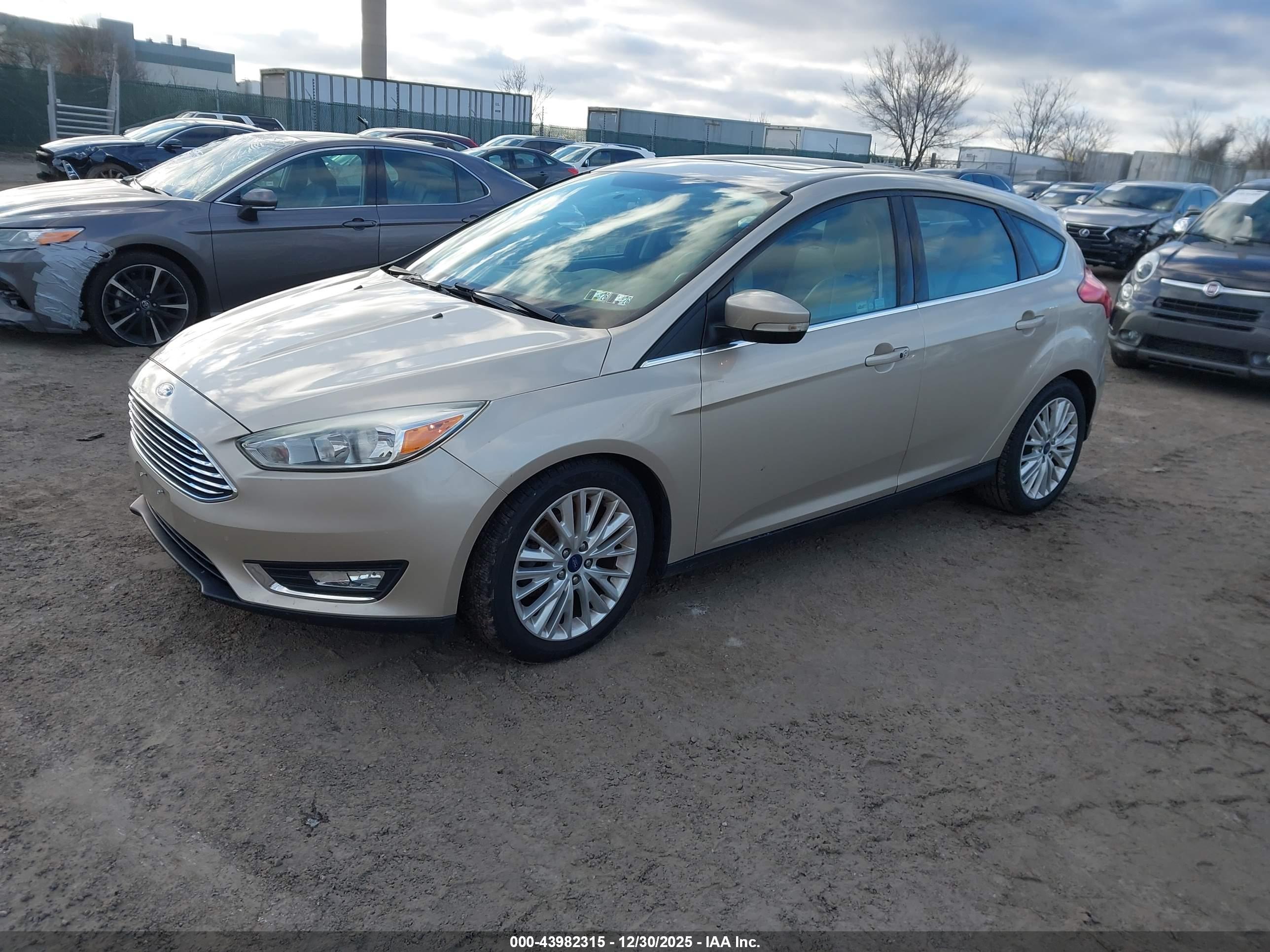 FORD FOCUS image 2