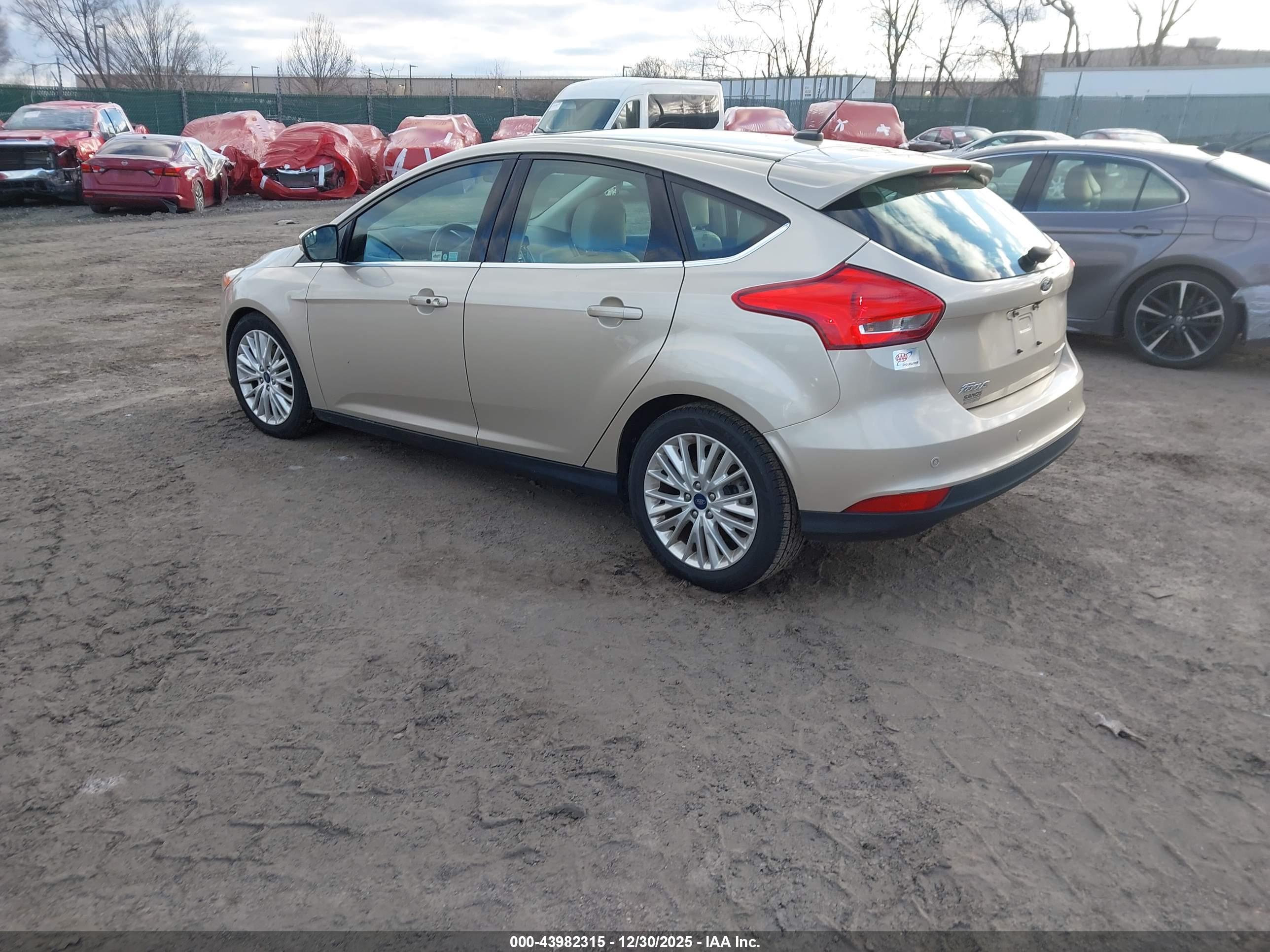FORD FOCUS image 3