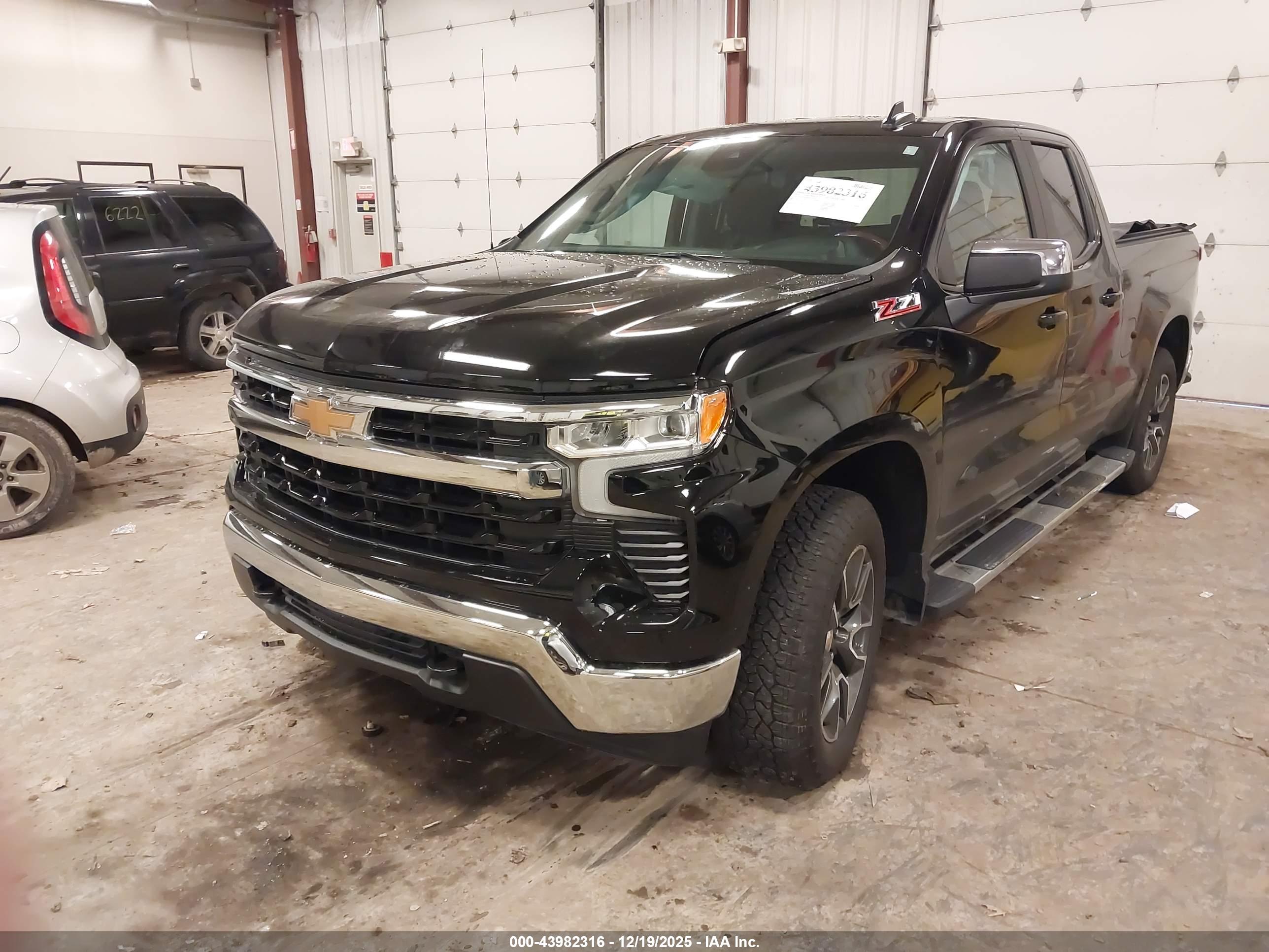 CHEVROLET SILVERADO image 2