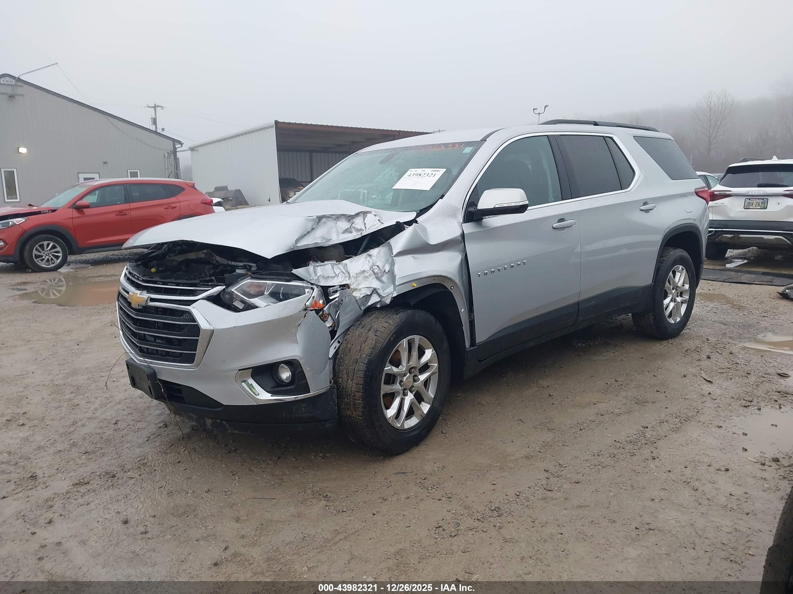 CHEVROLET TRAVERSE image 2