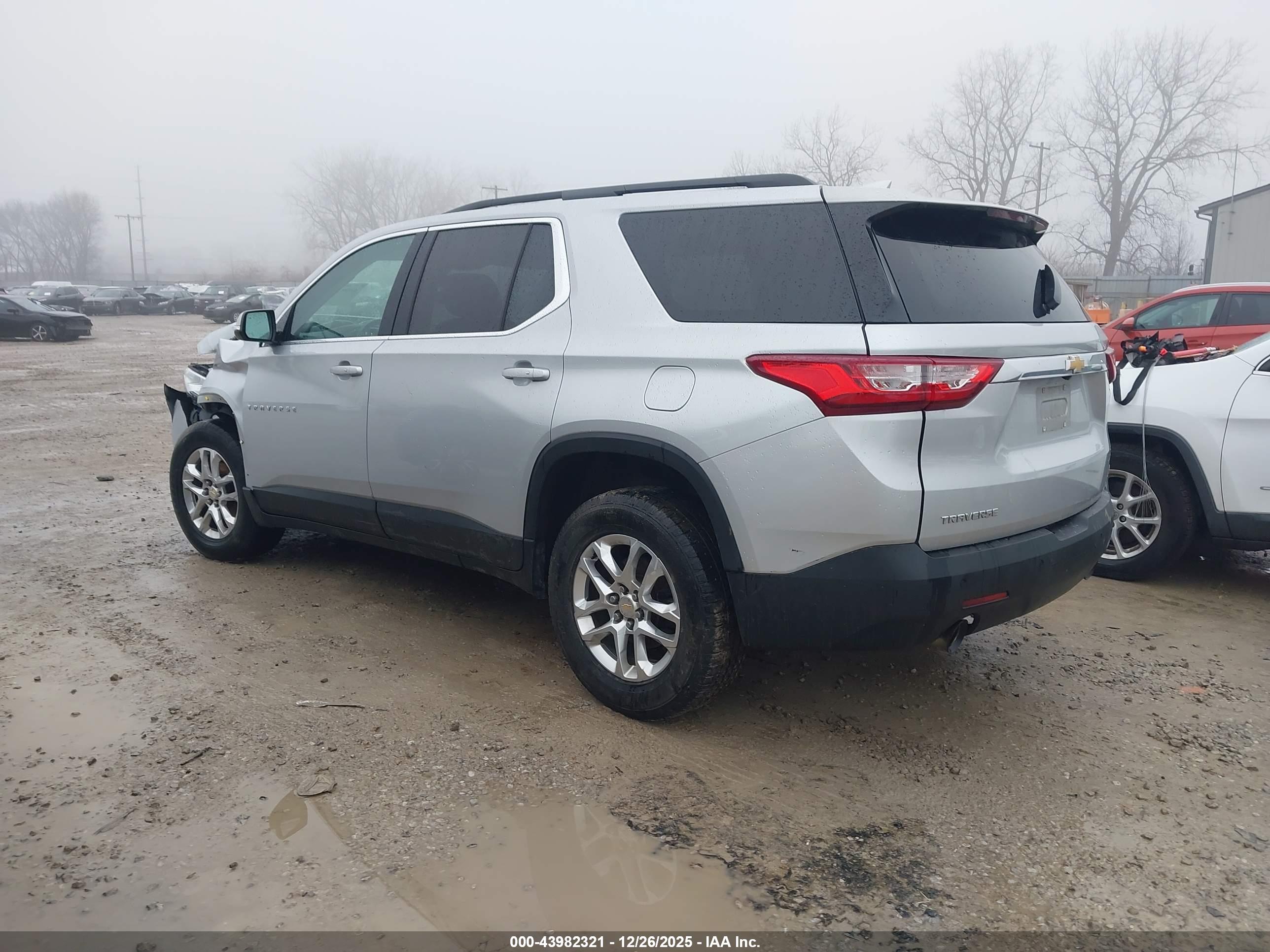 CHEVROLET TRAVERSE image 3