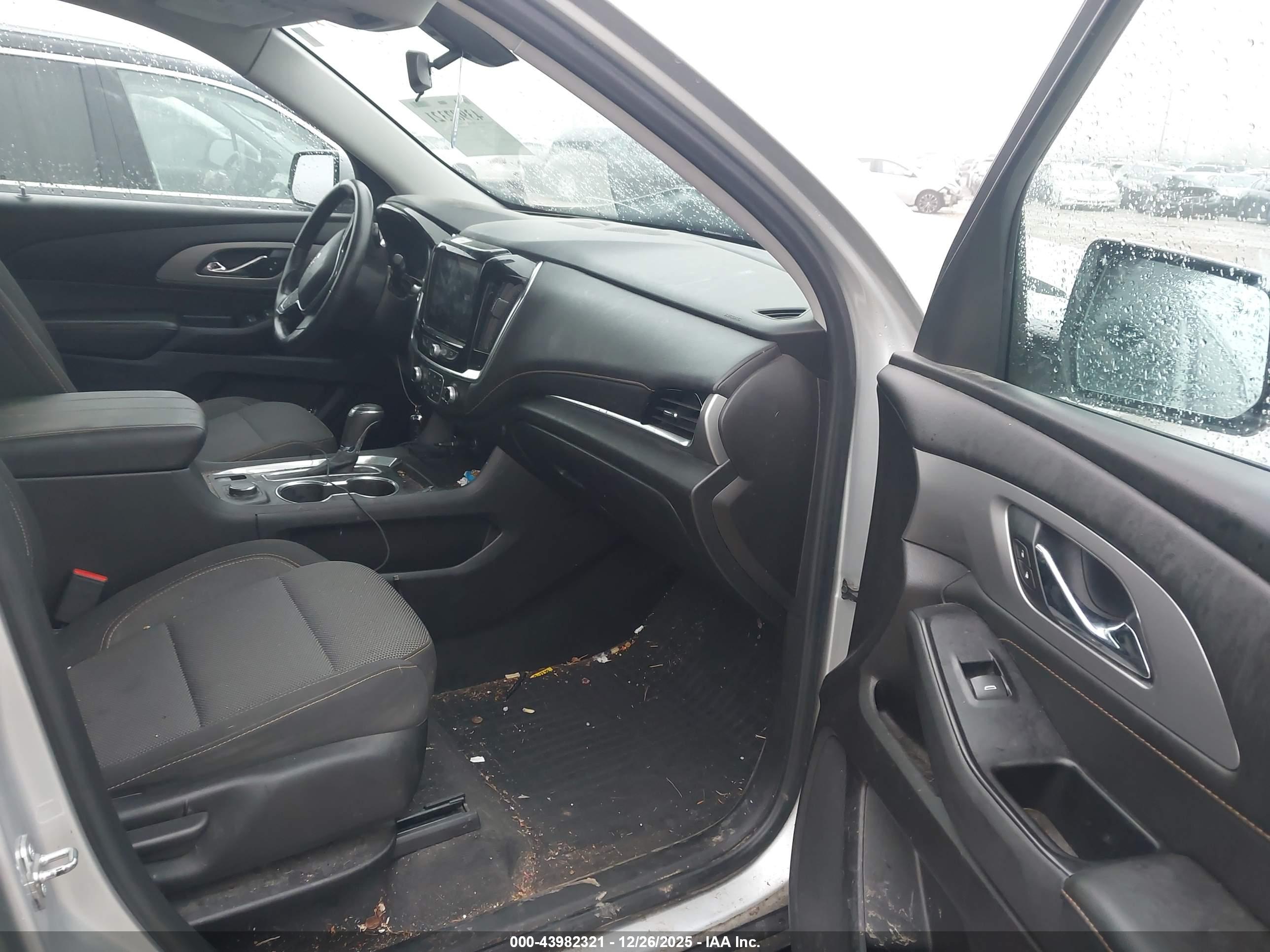 CHEVROLET TRAVERSE image 5
