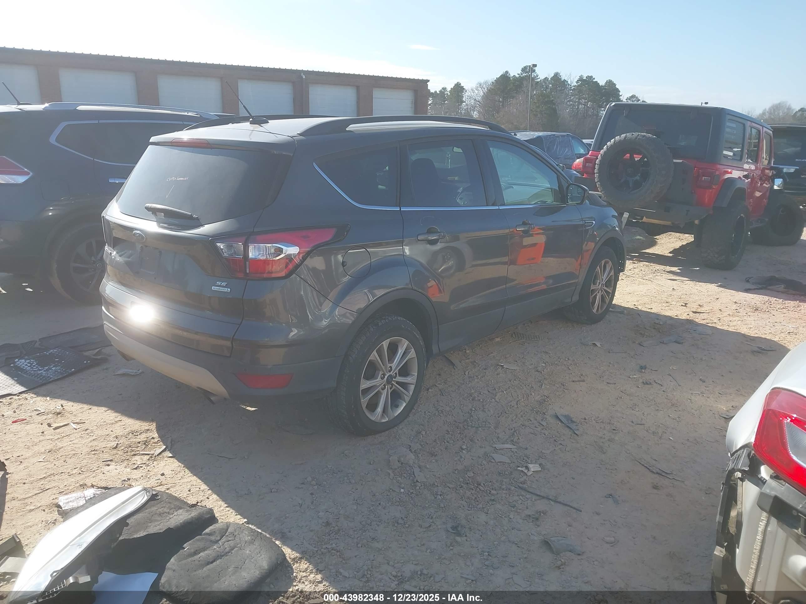 FORD ESCAPE image 4
