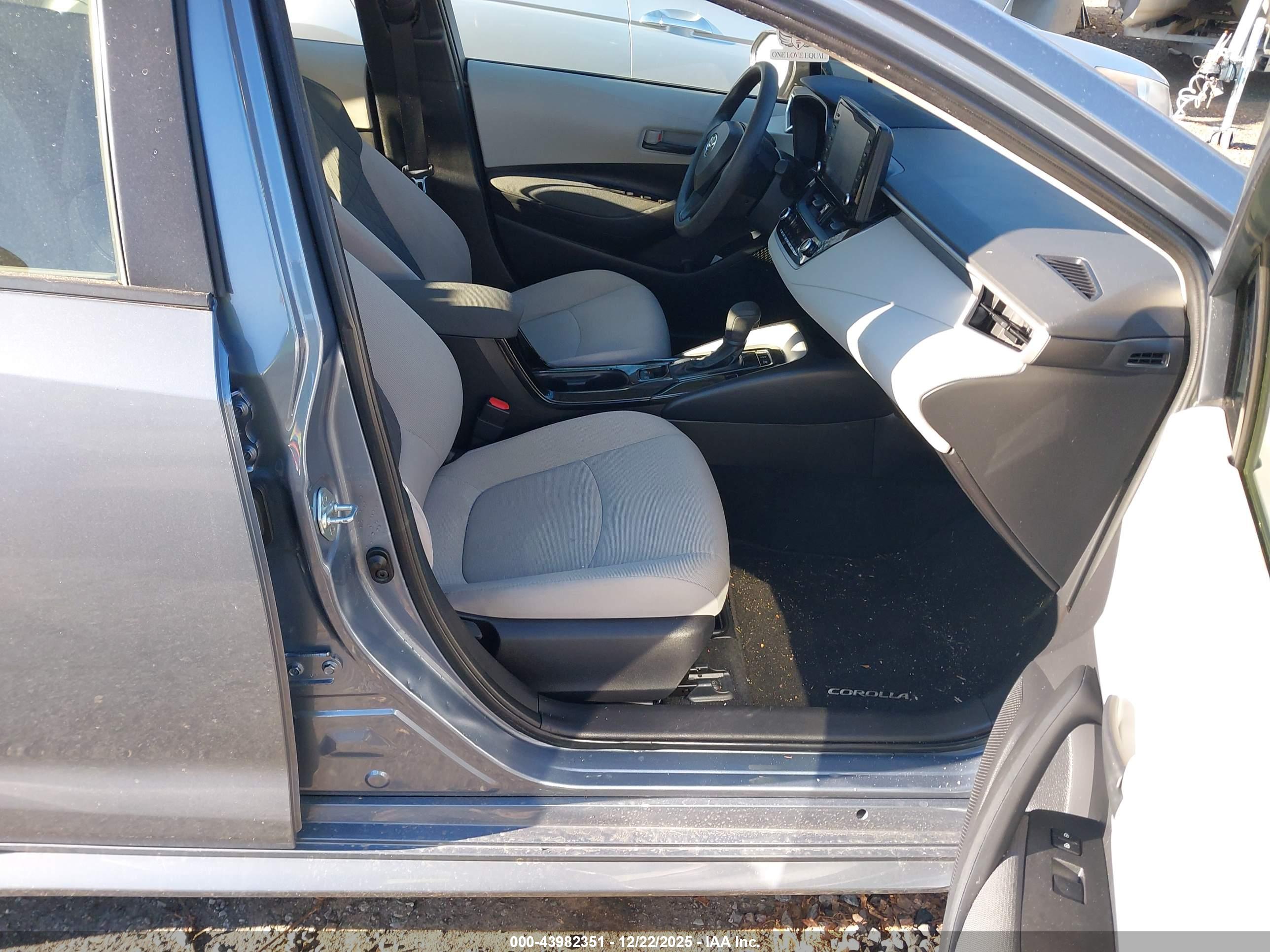 TOYOTA COROLLA image 5