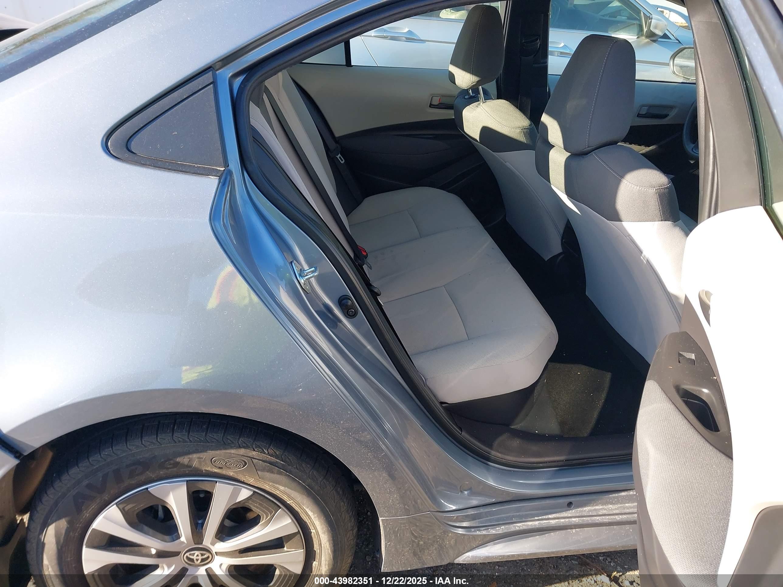 TOYOTA COROLLA image 8