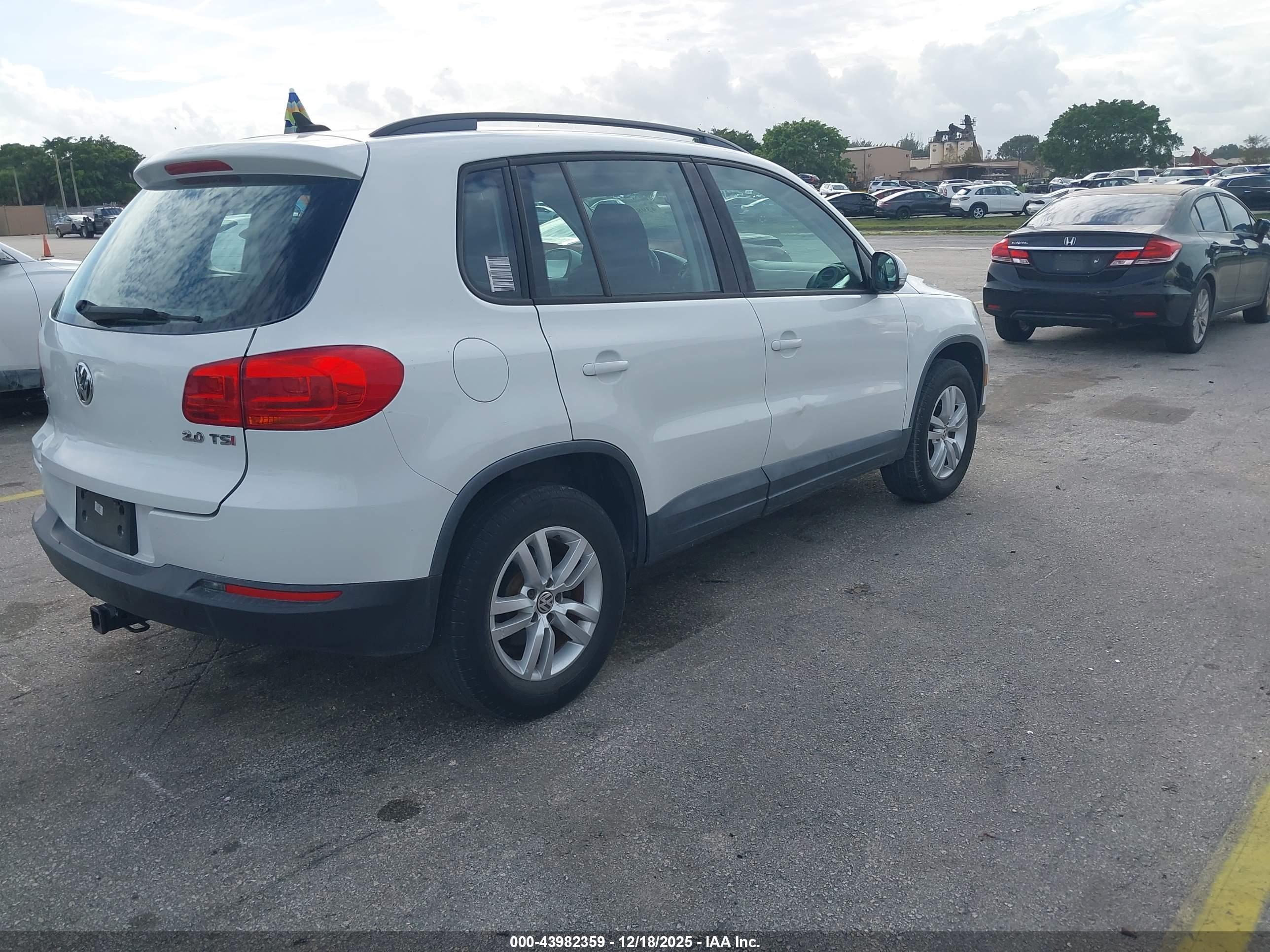 VOLKSWAGEN TIGUAN image 4