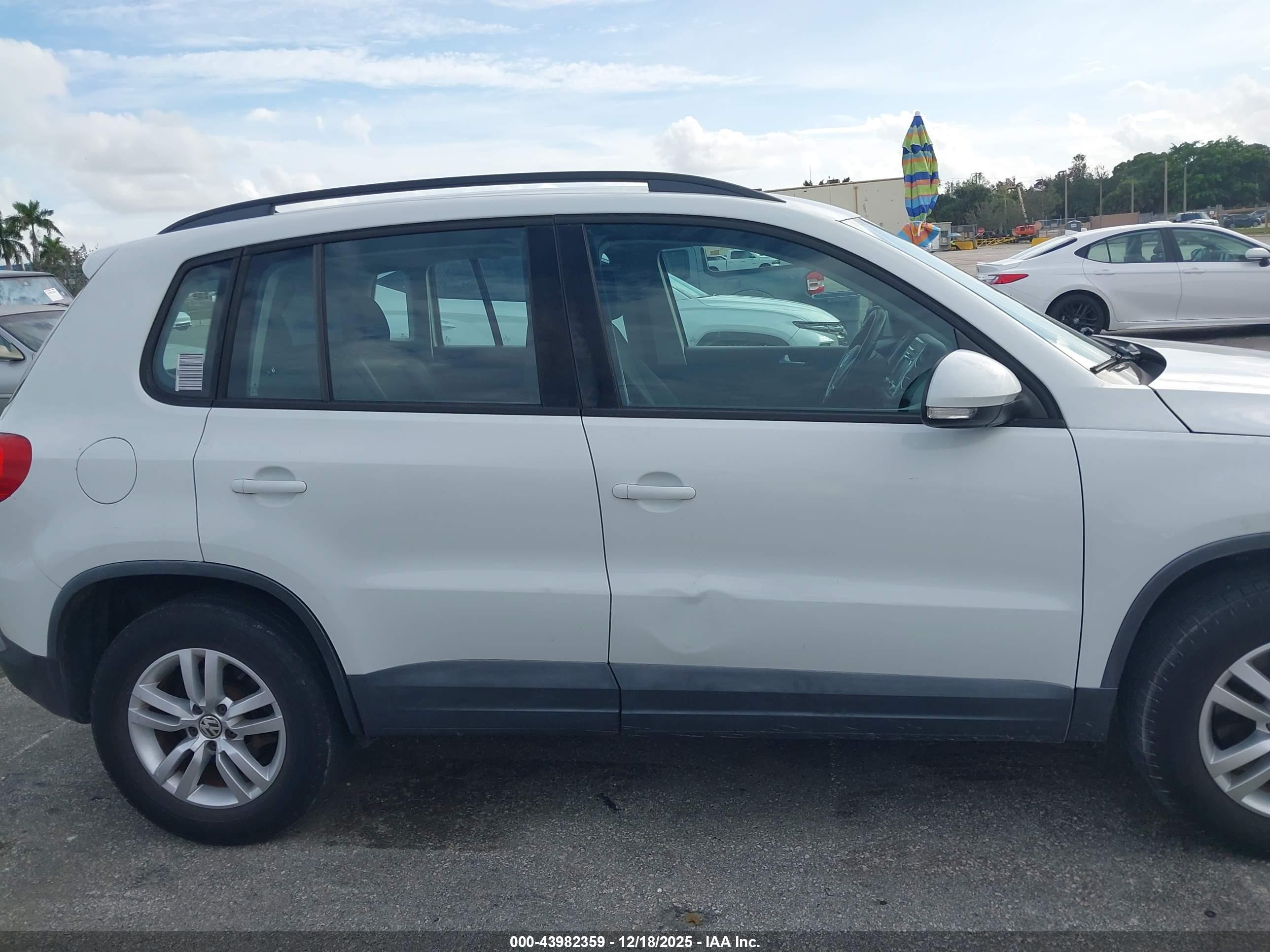 VOLKSWAGEN TIGUAN image 6