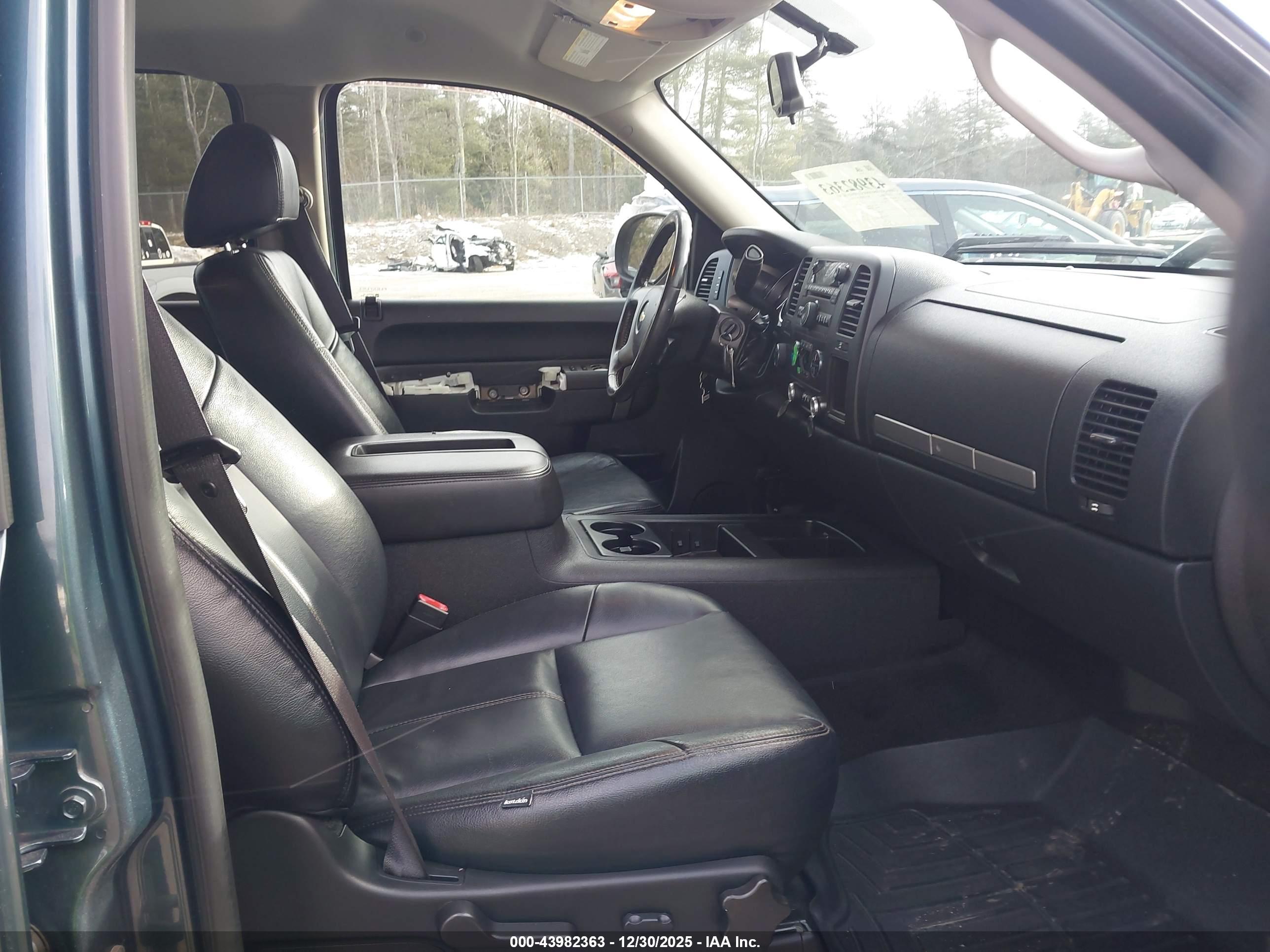 CHEVROLET SILVERADO image 5