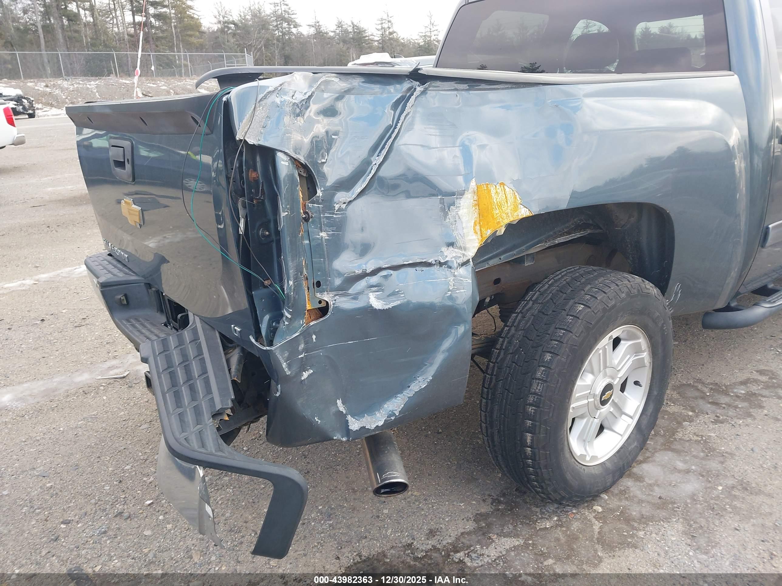 CHEVROLET SILVERADO image 6
