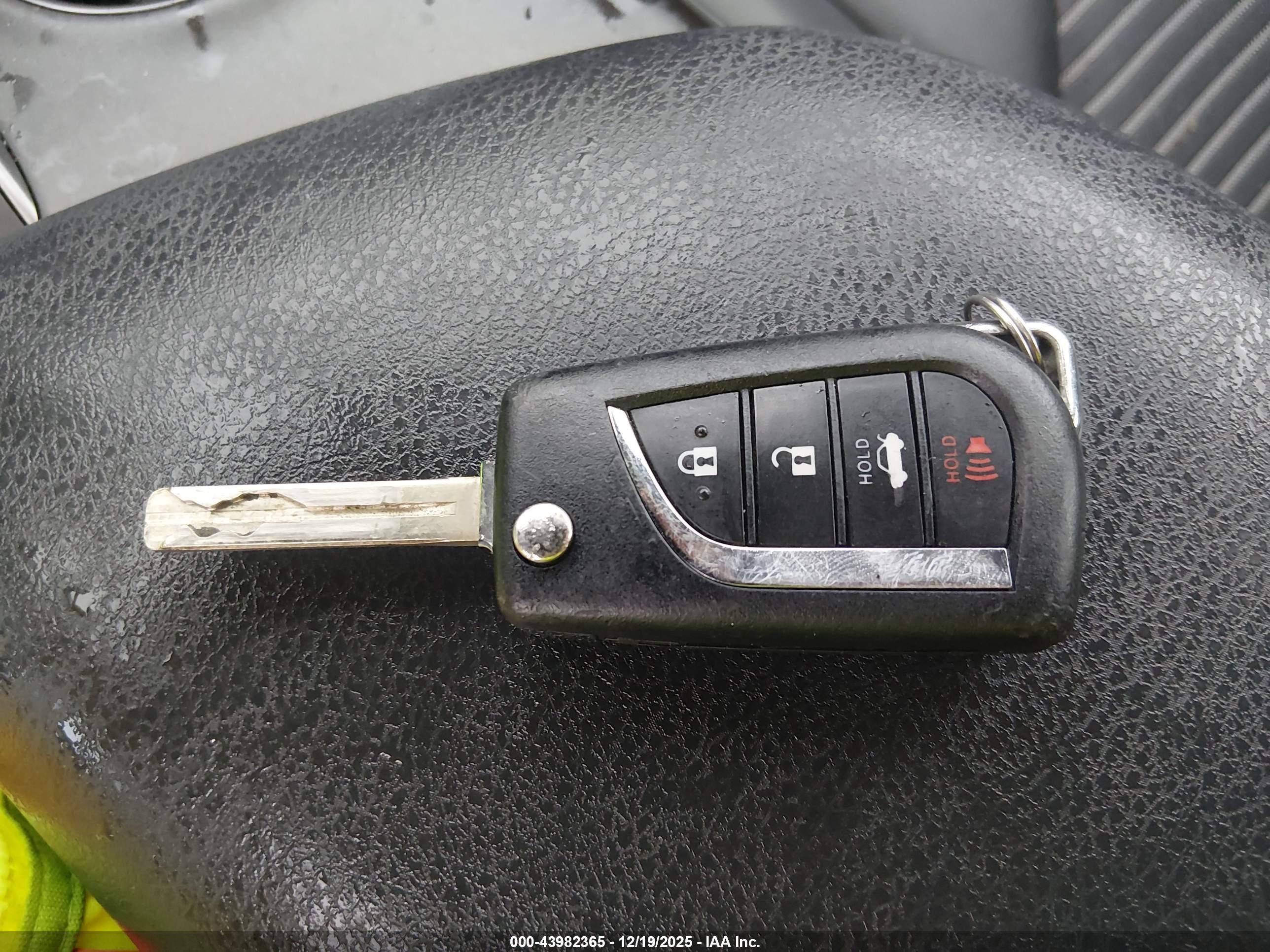 TOYOTA CAMRY image 11