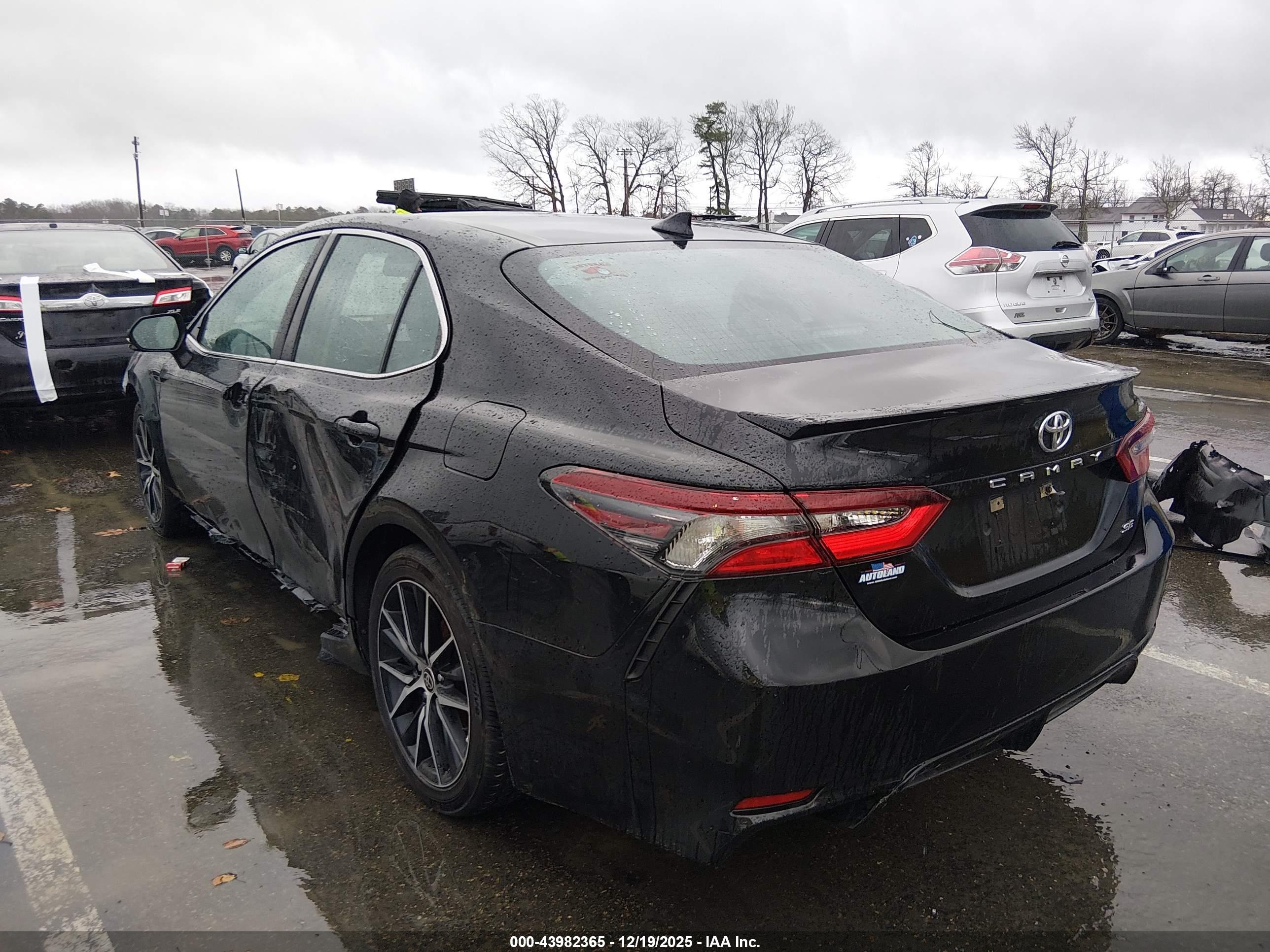 TOYOTA CAMRY image 3