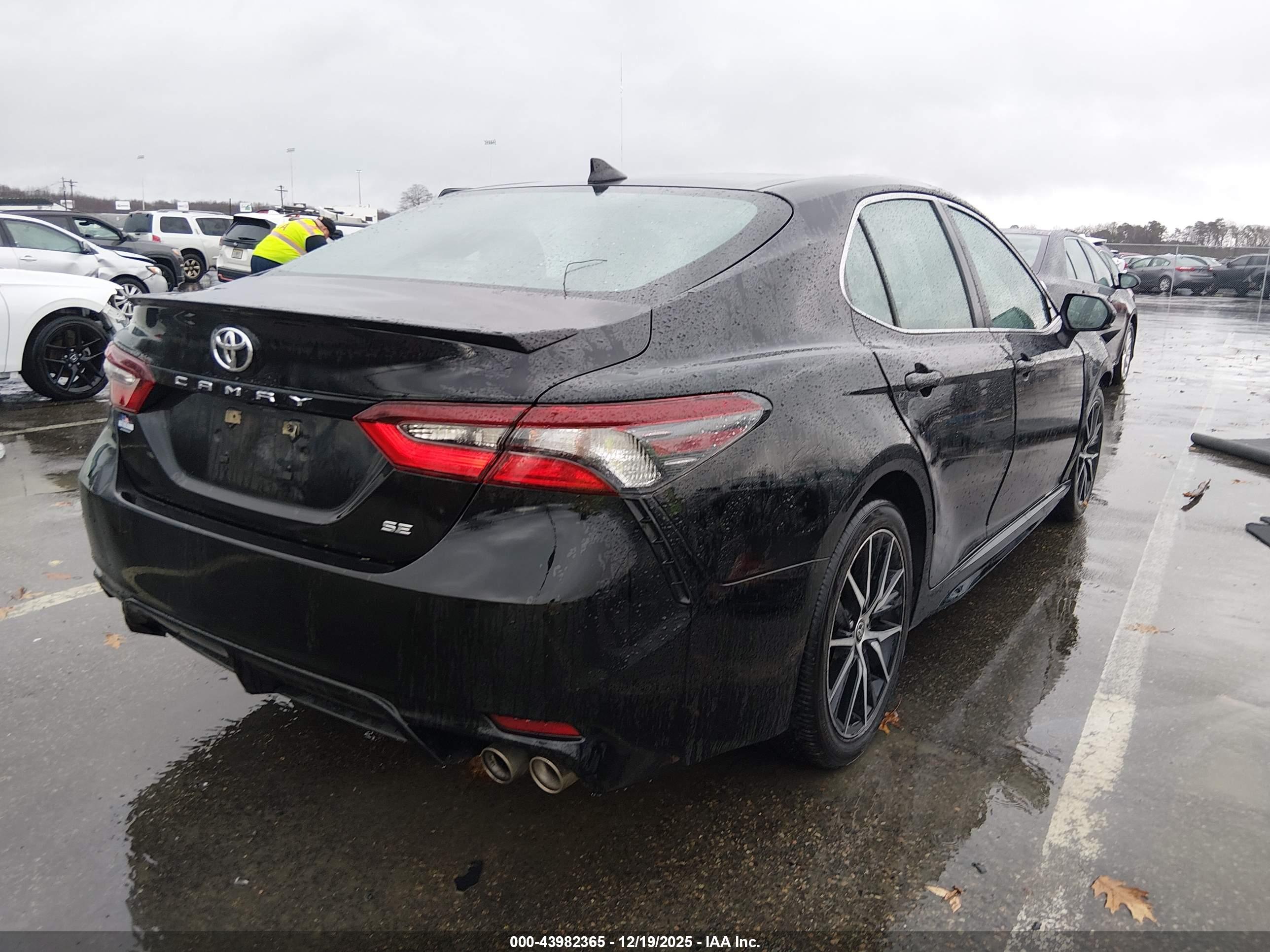 TOYOTA CAMRY image 4
