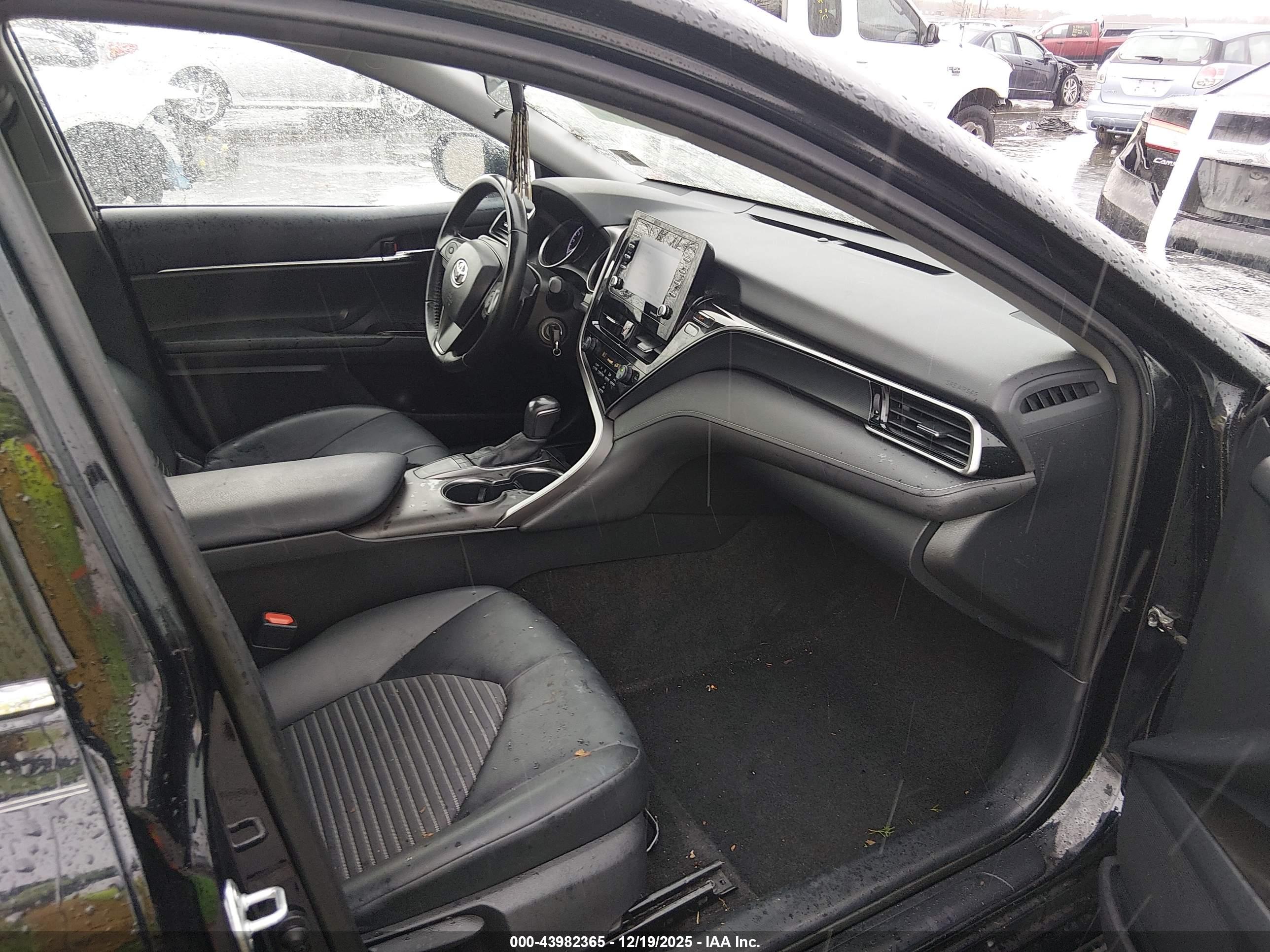 TOYOTA CAMRY image 5