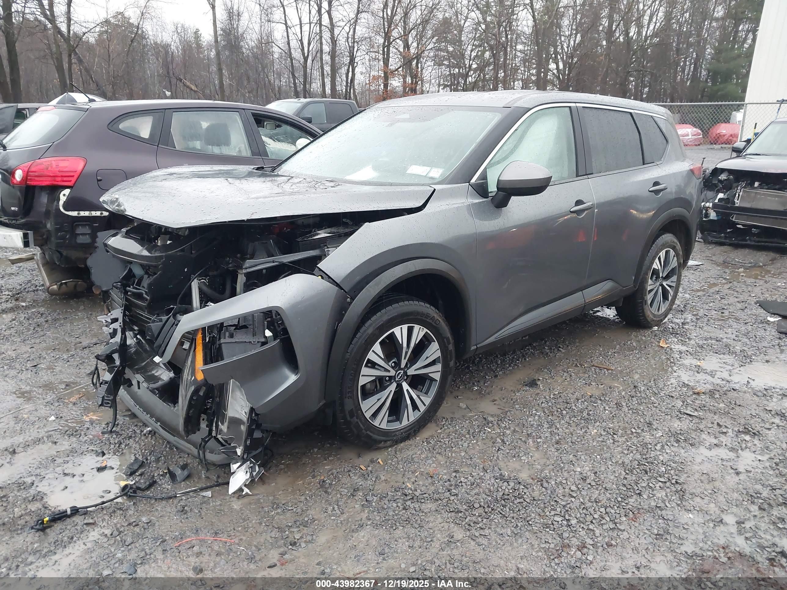 NISSAN ROGUE image 2