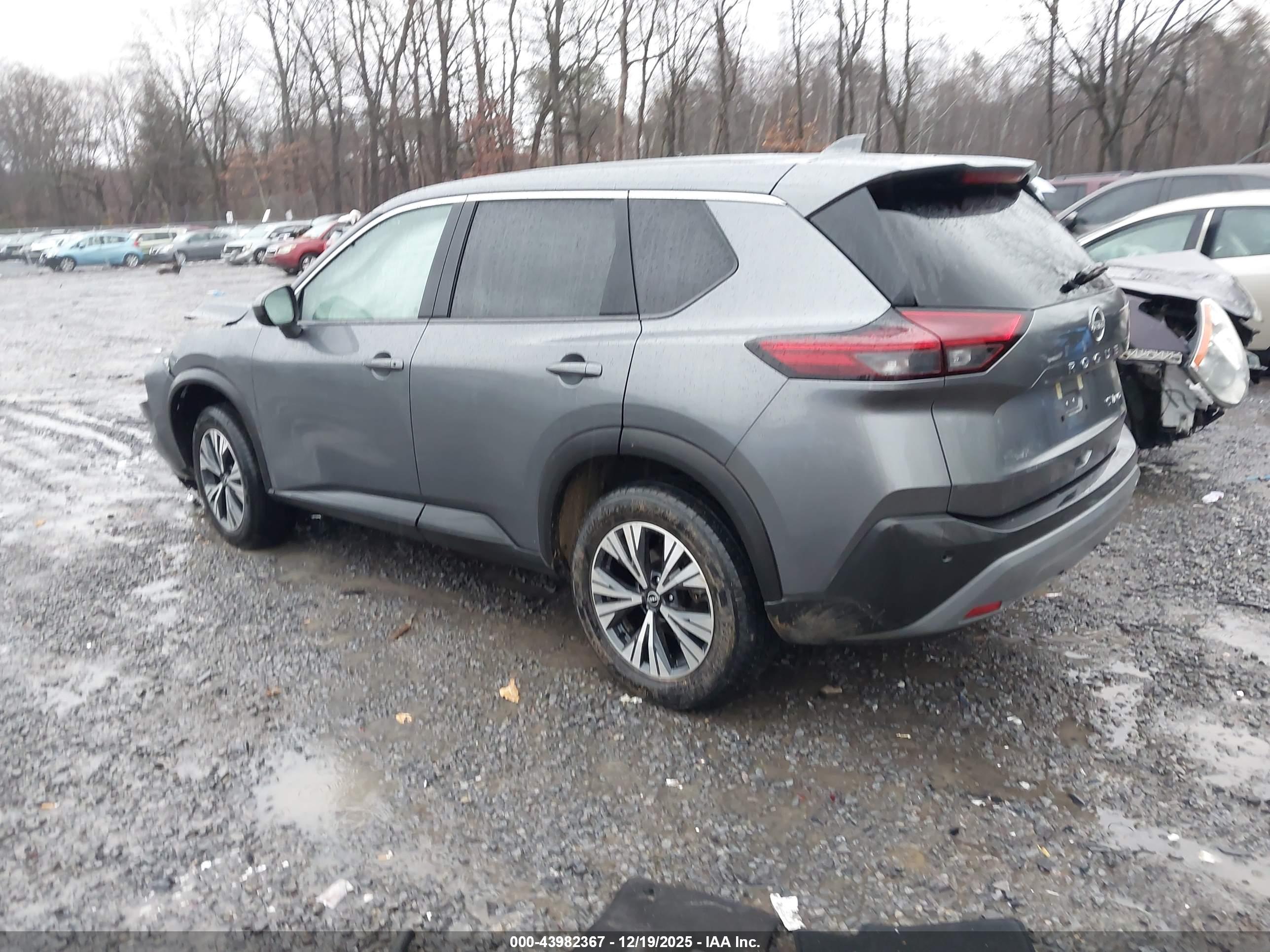 NISSAN ROGUE image 3