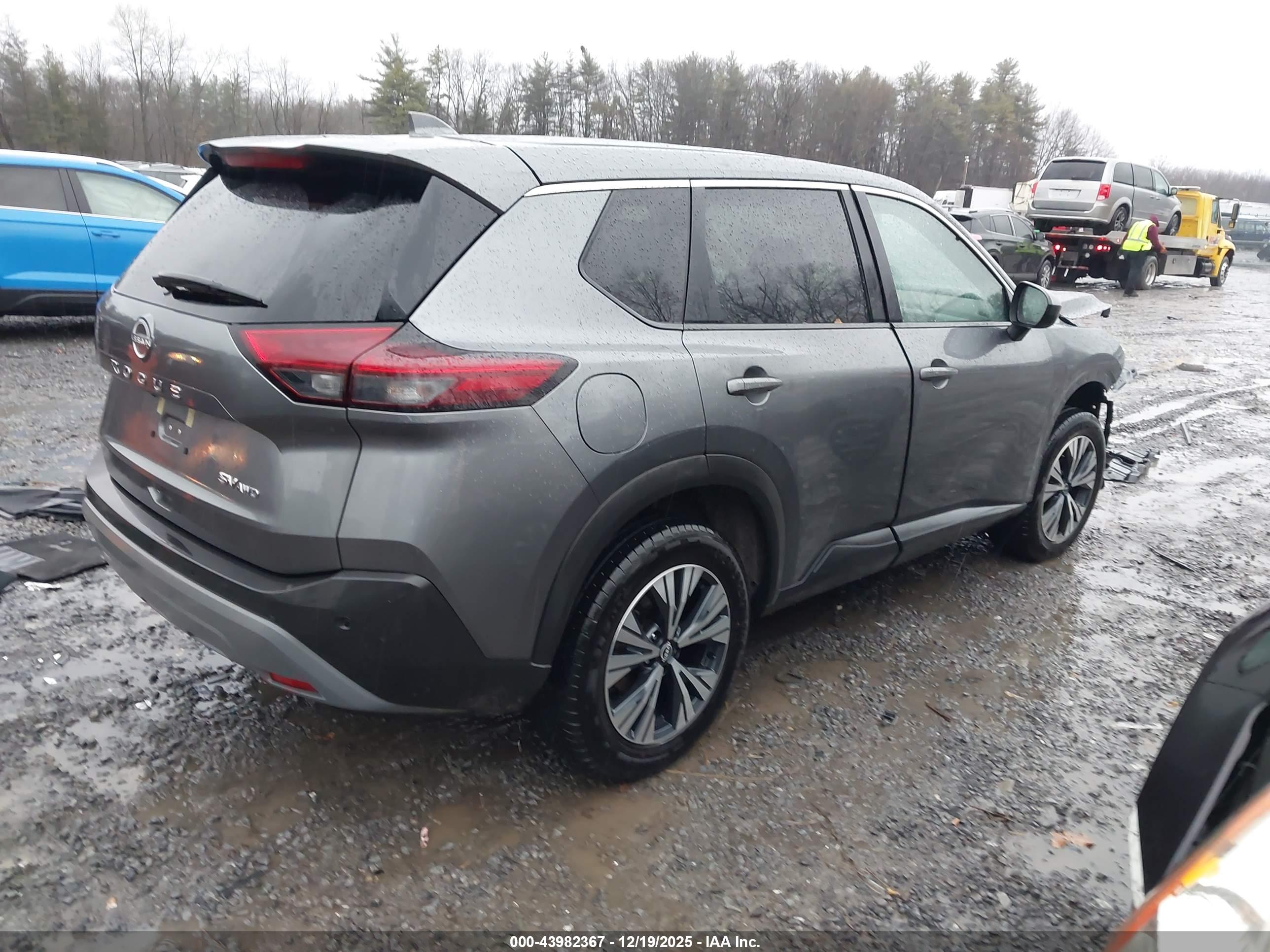 NISSAN ROGUE image 4