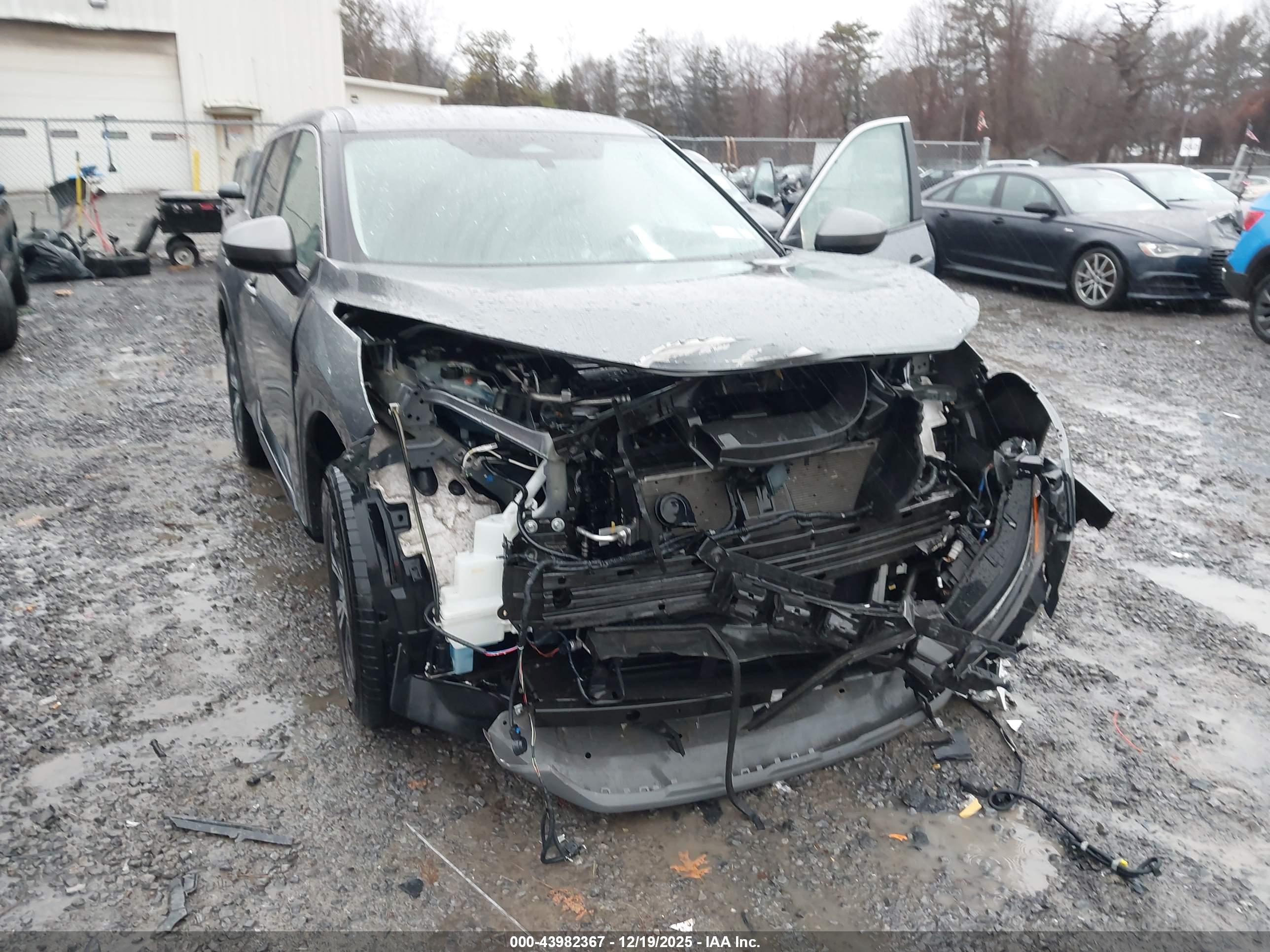NISSAN ROGUE image 6