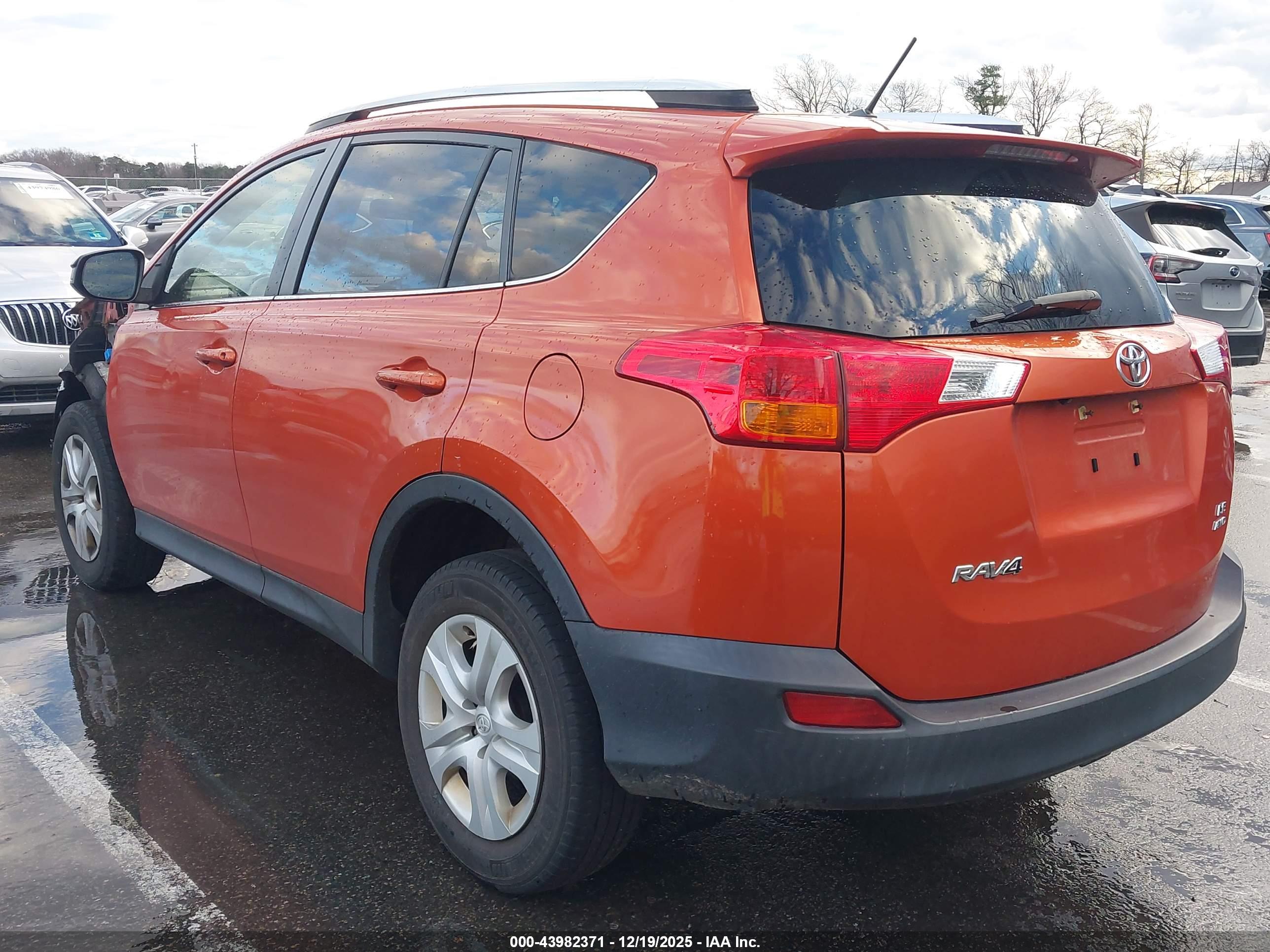 TOYOTA RAV4 image 3