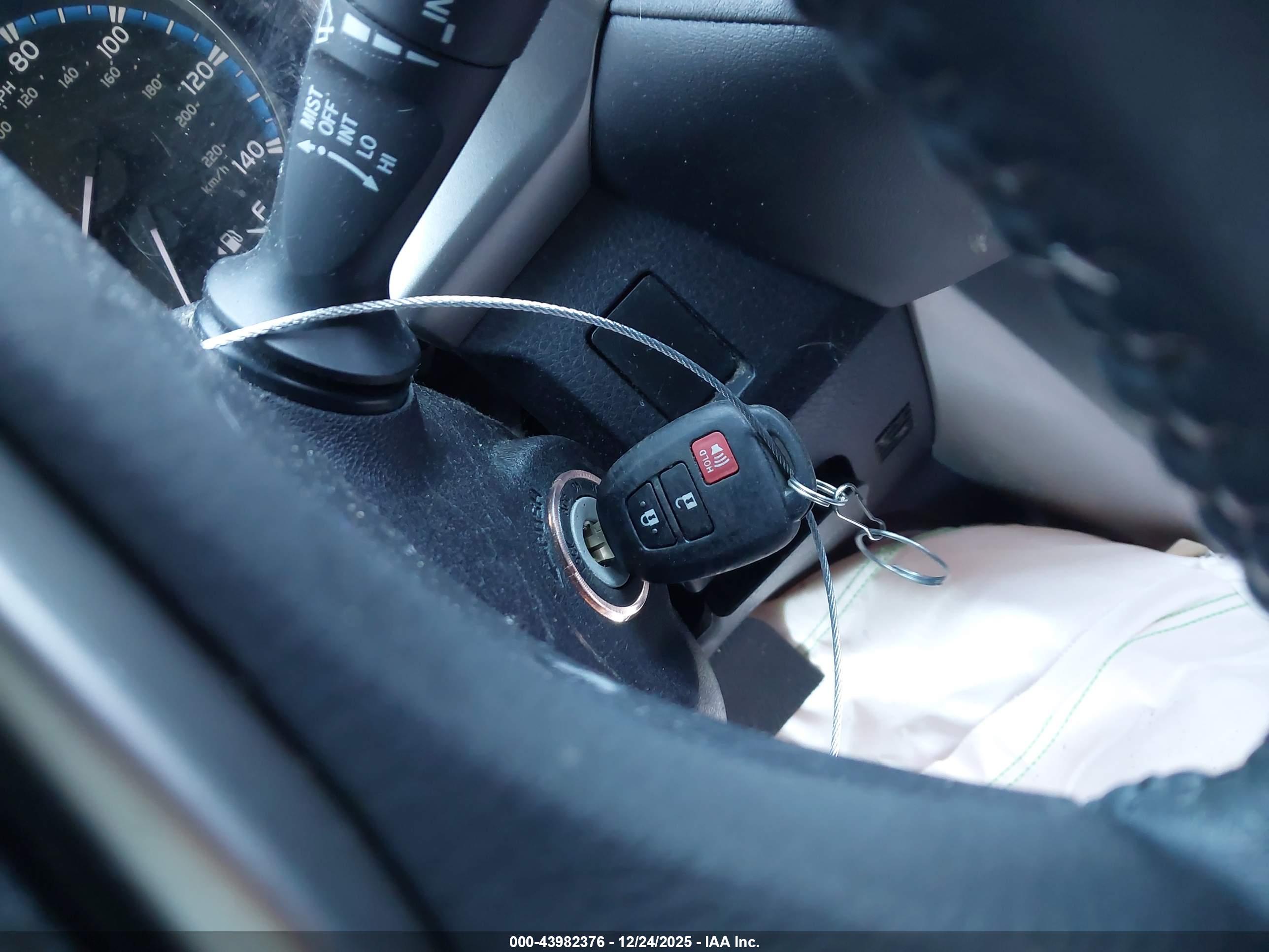 TOYOTA RAV4 image 11