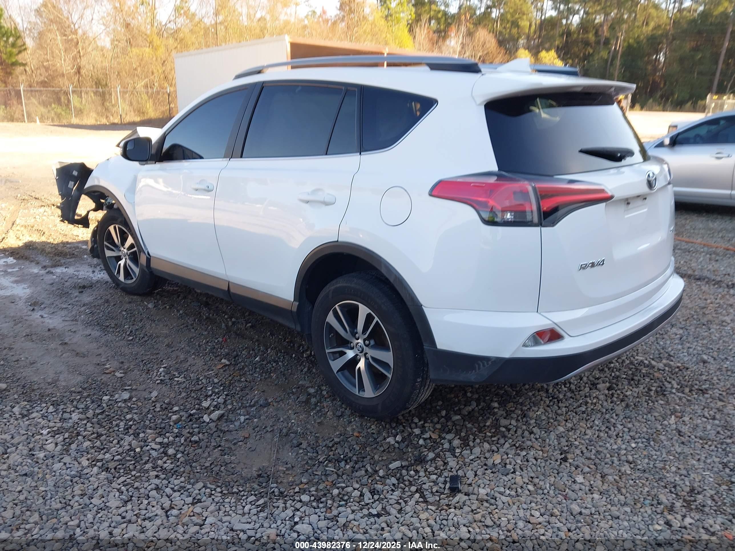 TOYOTA RAV4 image 3