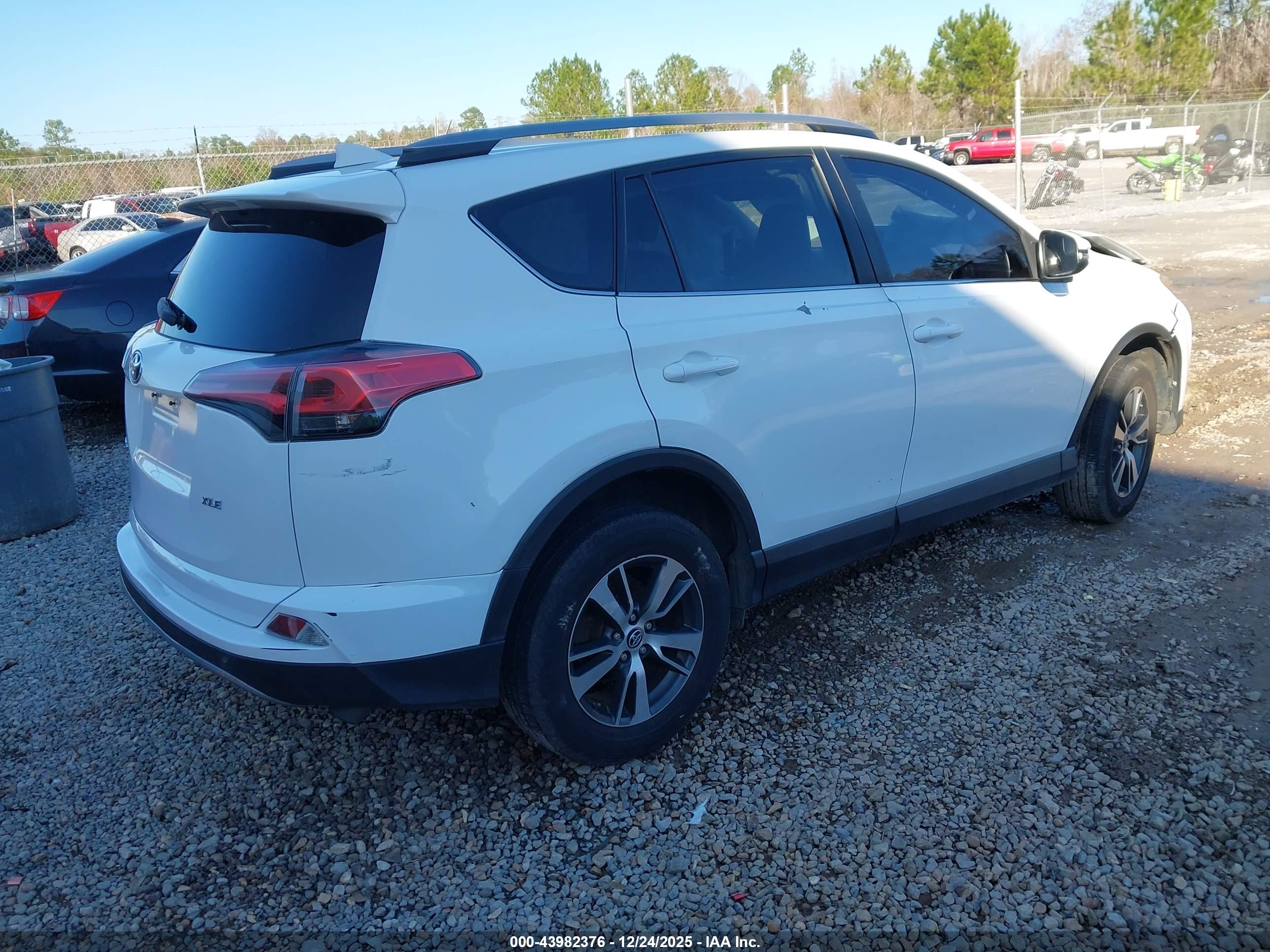 TOYOTA RAV4 image 4
