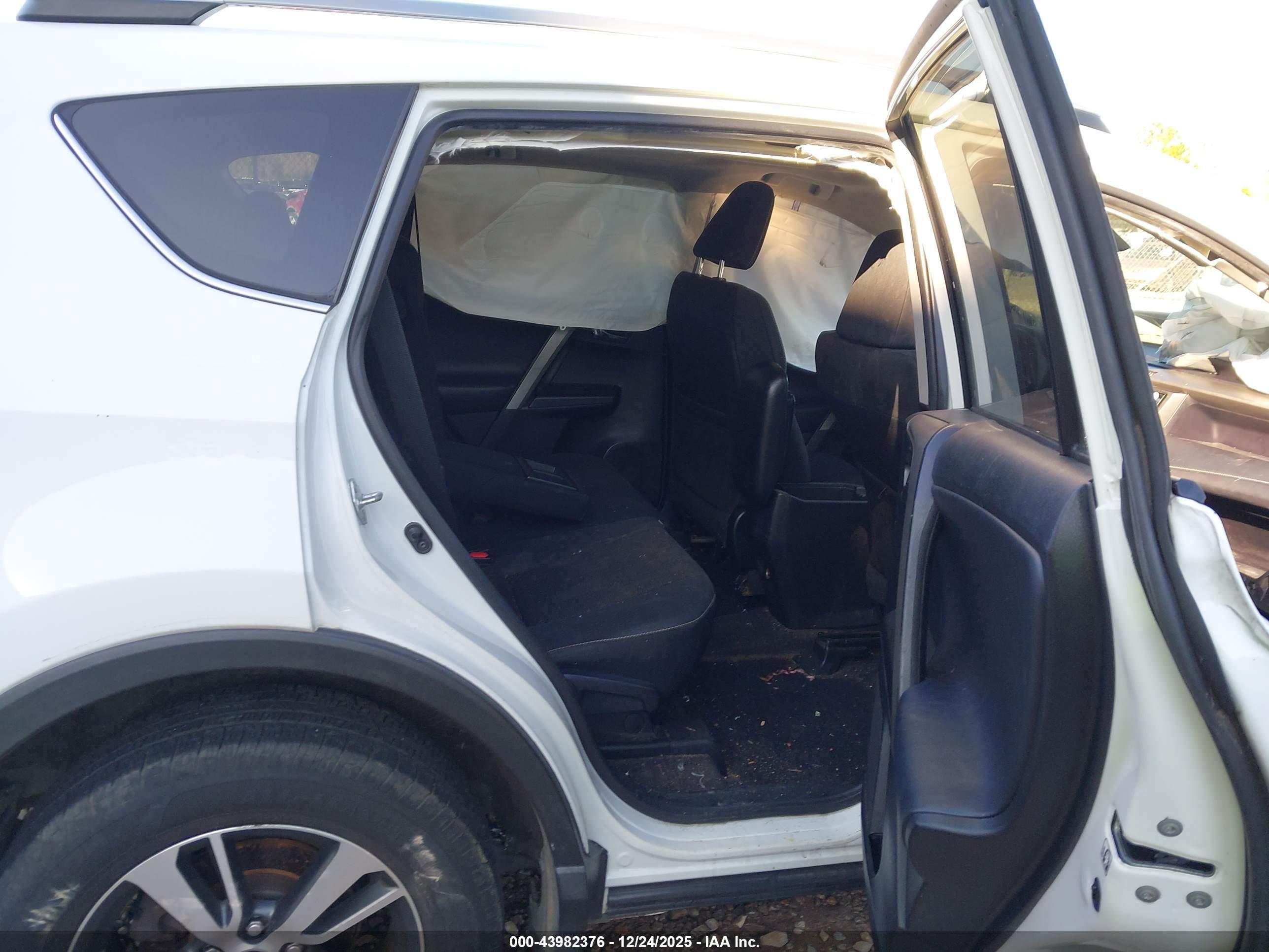 TOYOTA RAV4 image 8