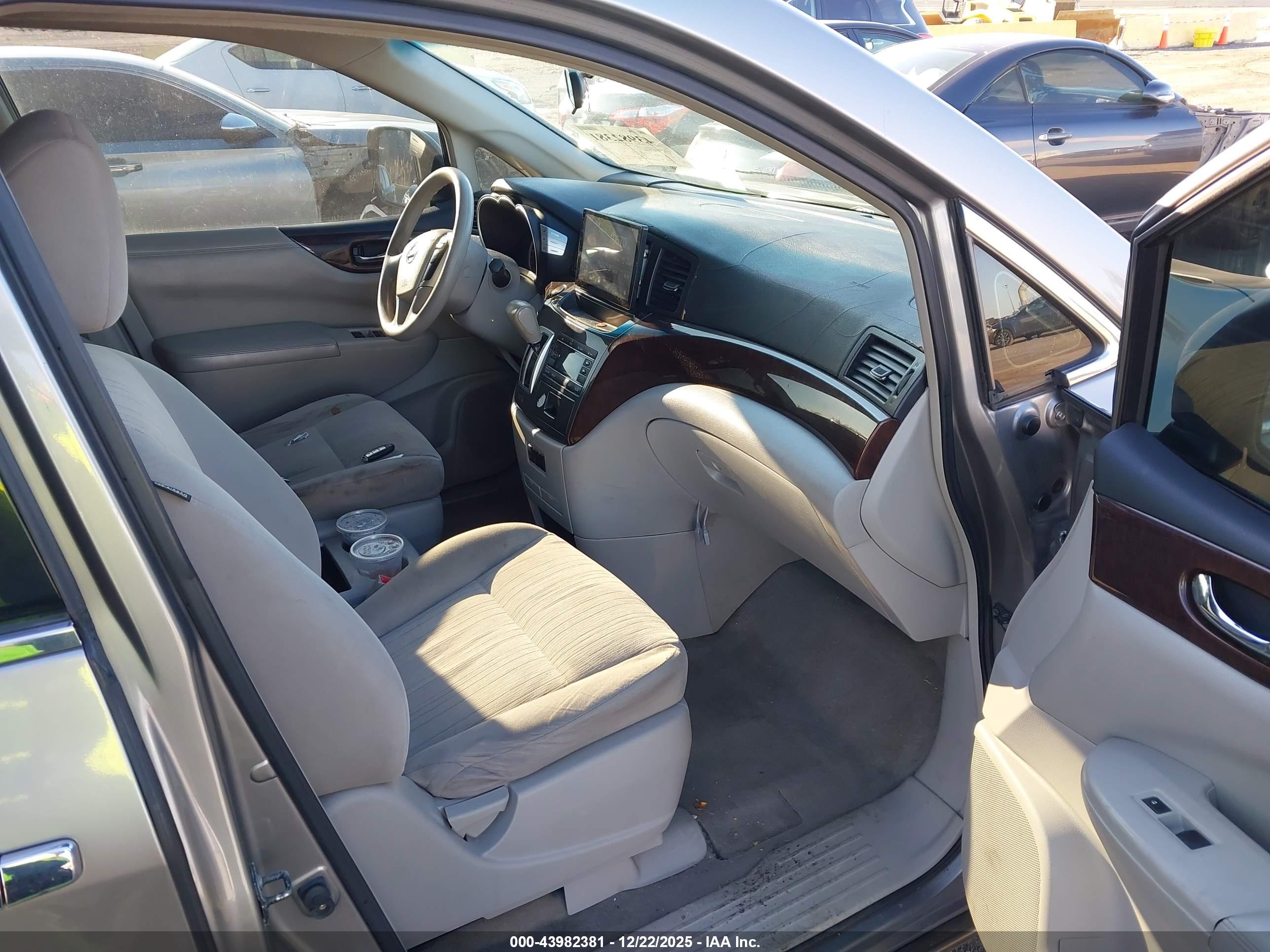 NISSAN QUEST image 5
