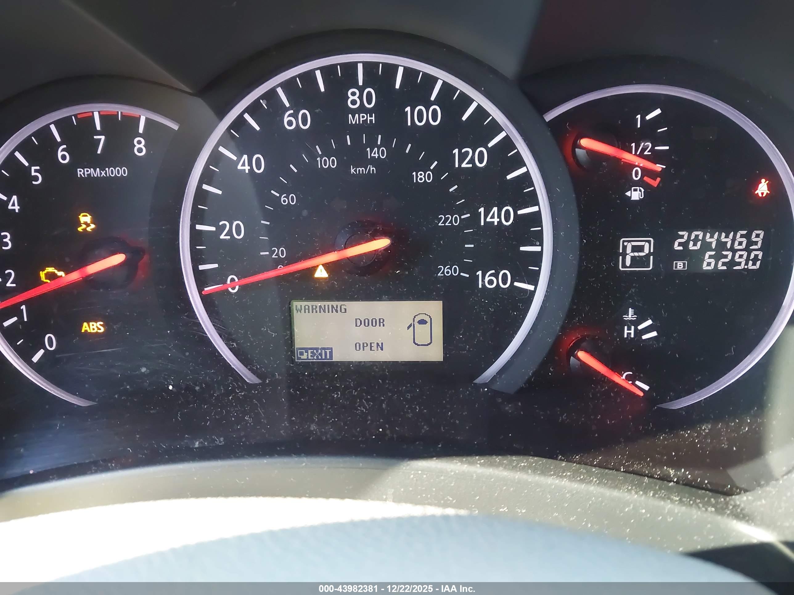 NISSAN QUEST image 7