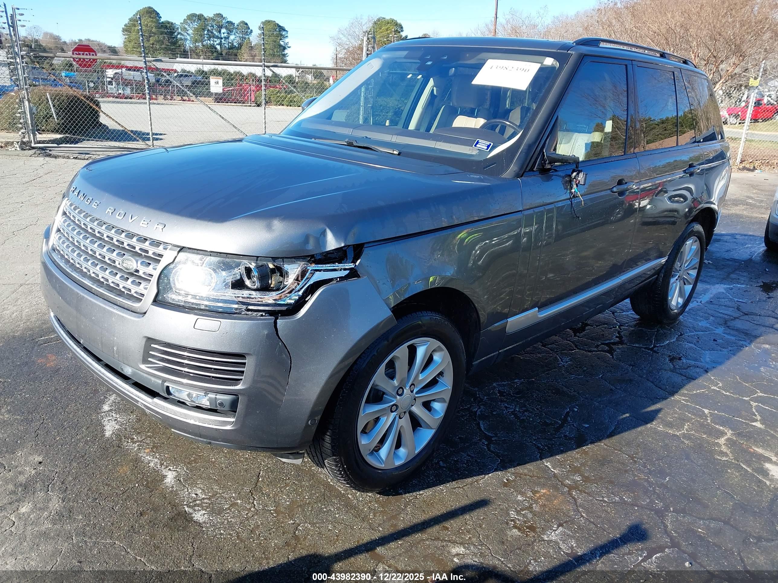 LAND ROVER image 6