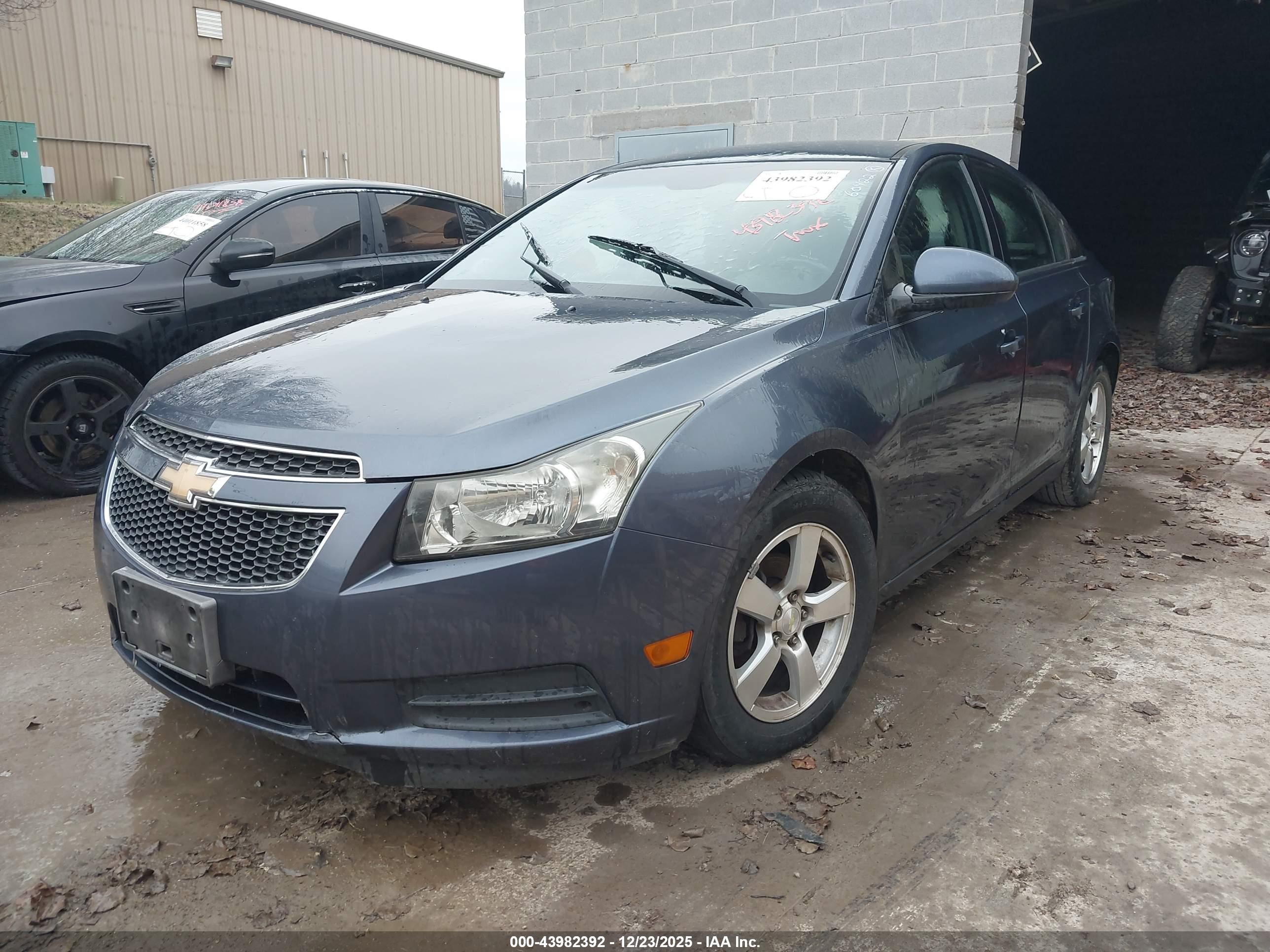 CHEVROLET CRUZE image 2