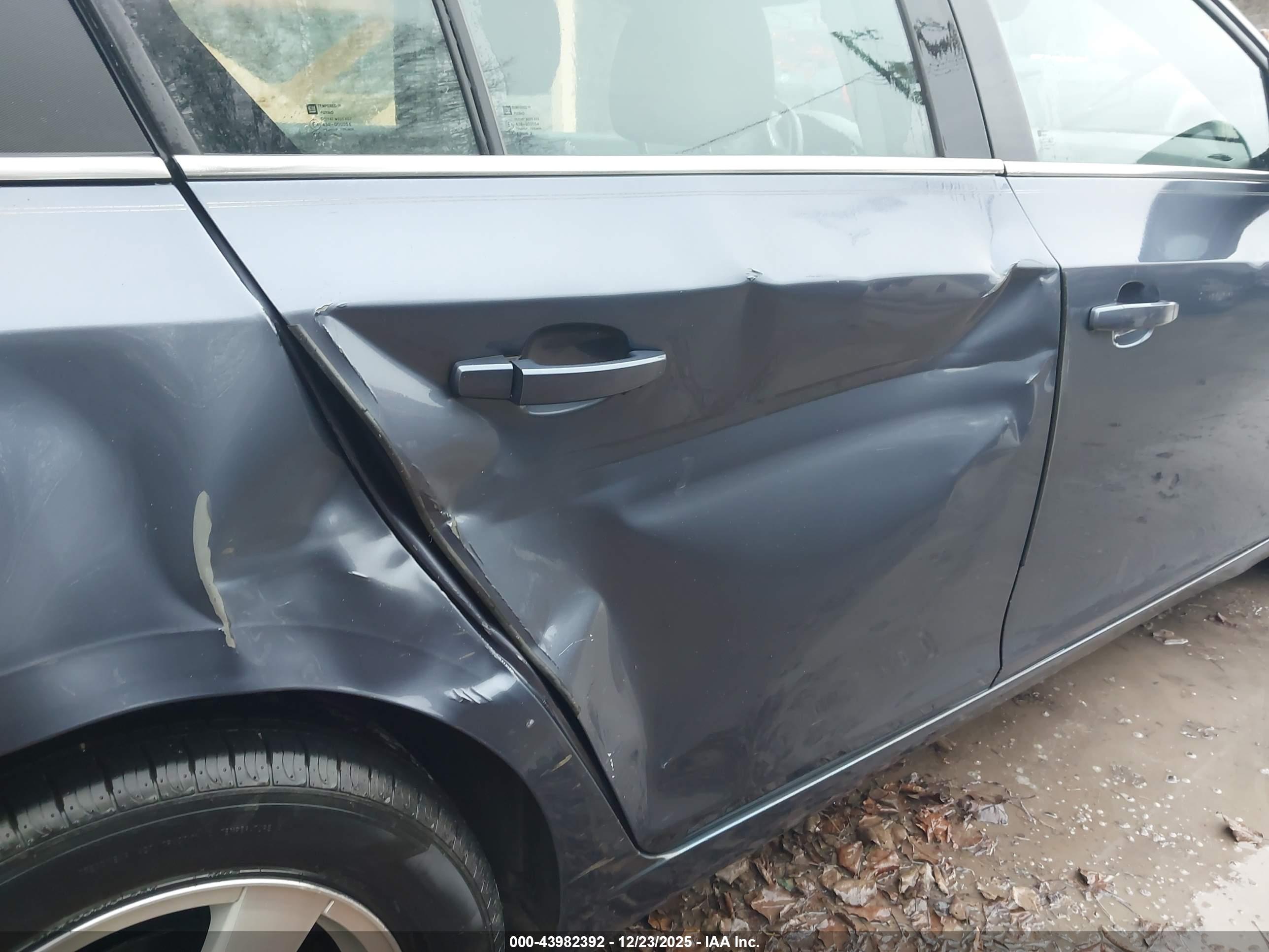 CHEVROLET CRUZE image 6