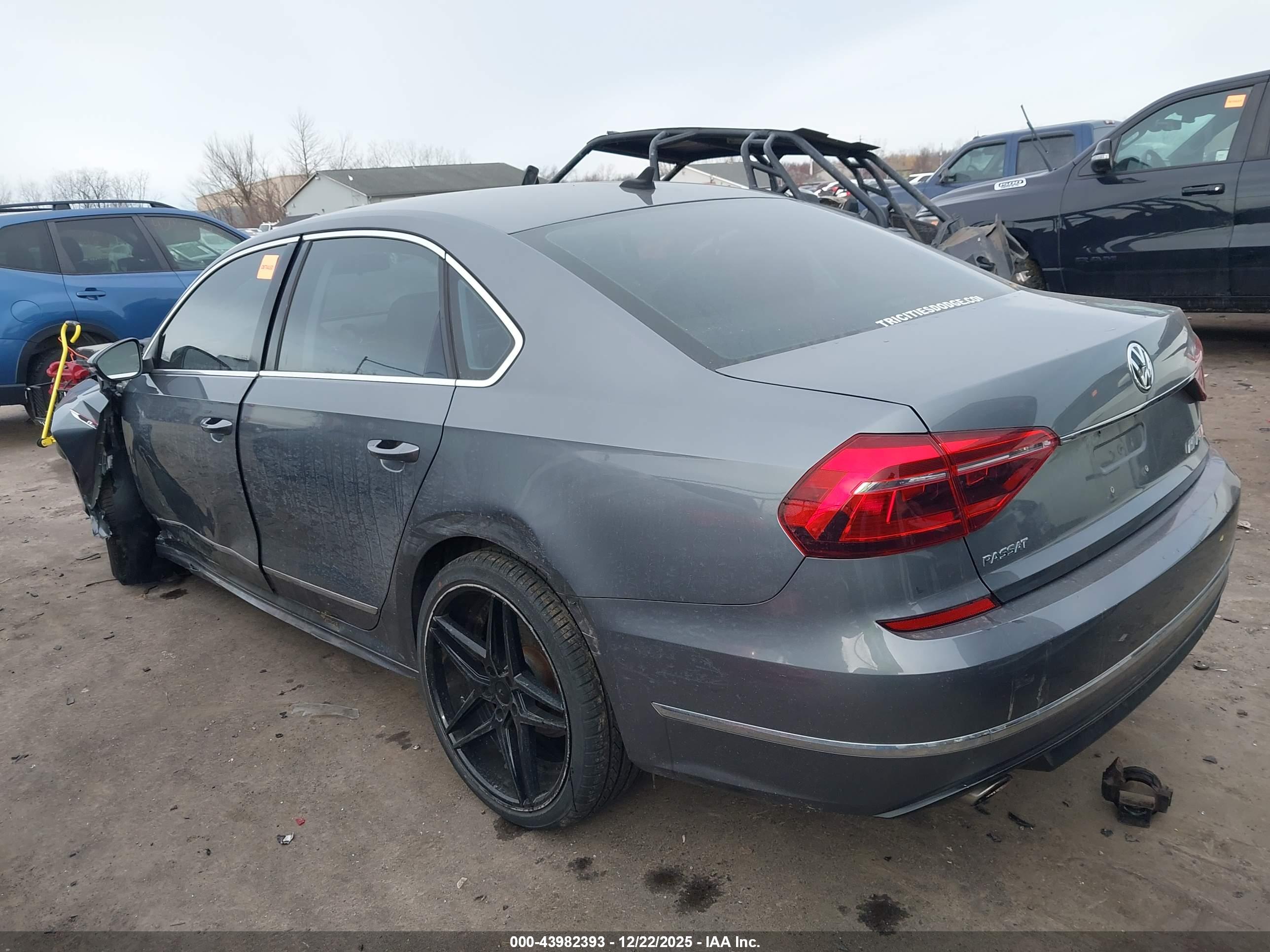 VOLKSWAGEN PASSAT image 3