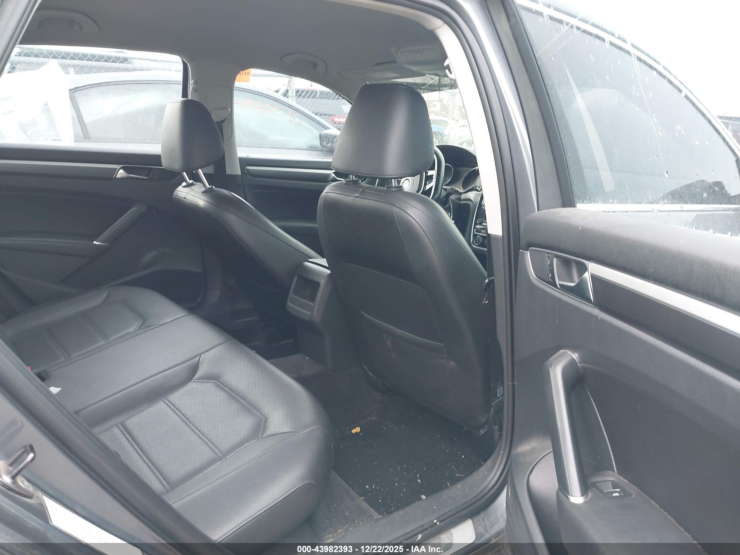 VOLKSWAGEN PASSAT image 8