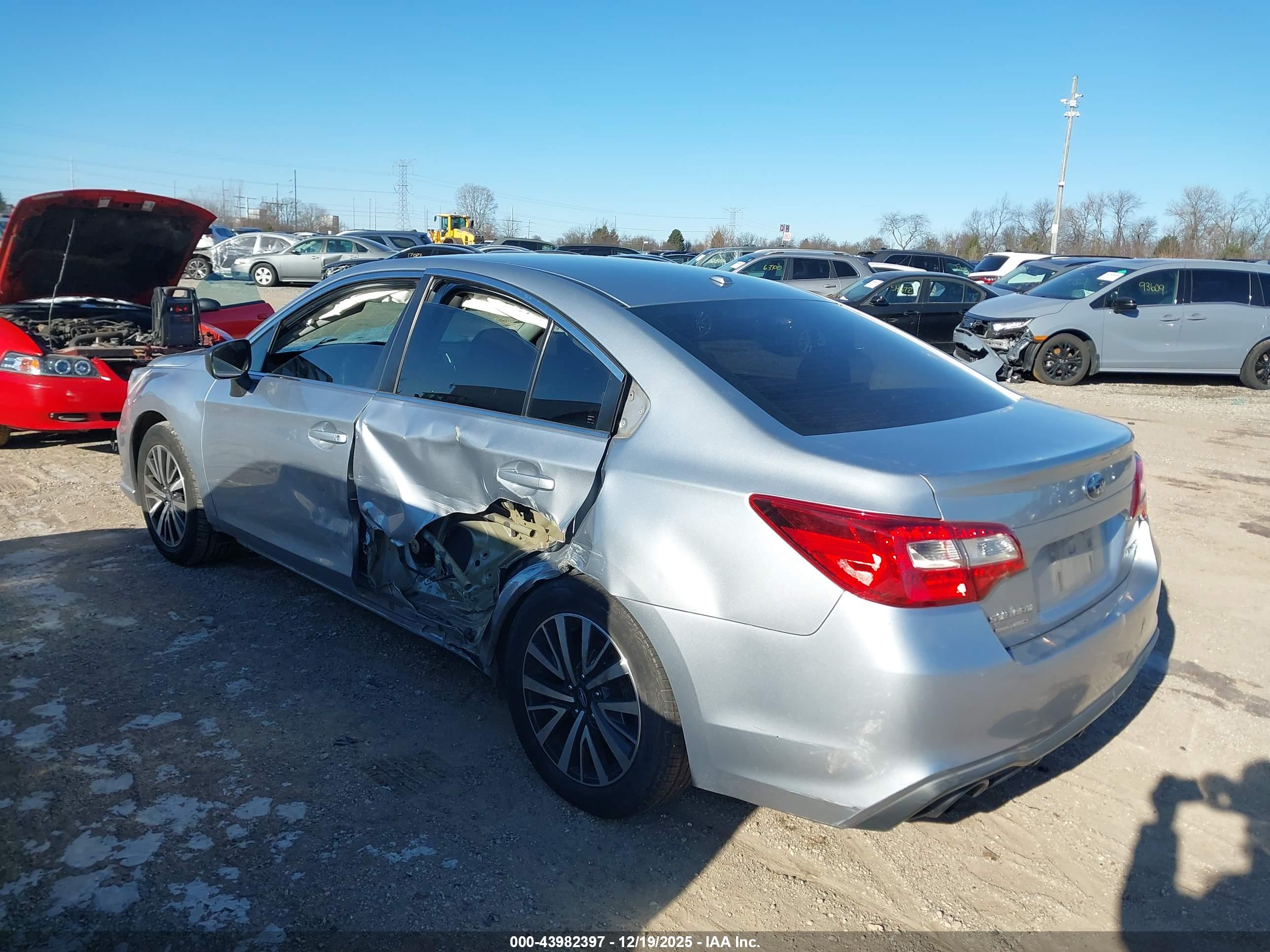 SUBARU LEGACY image 3