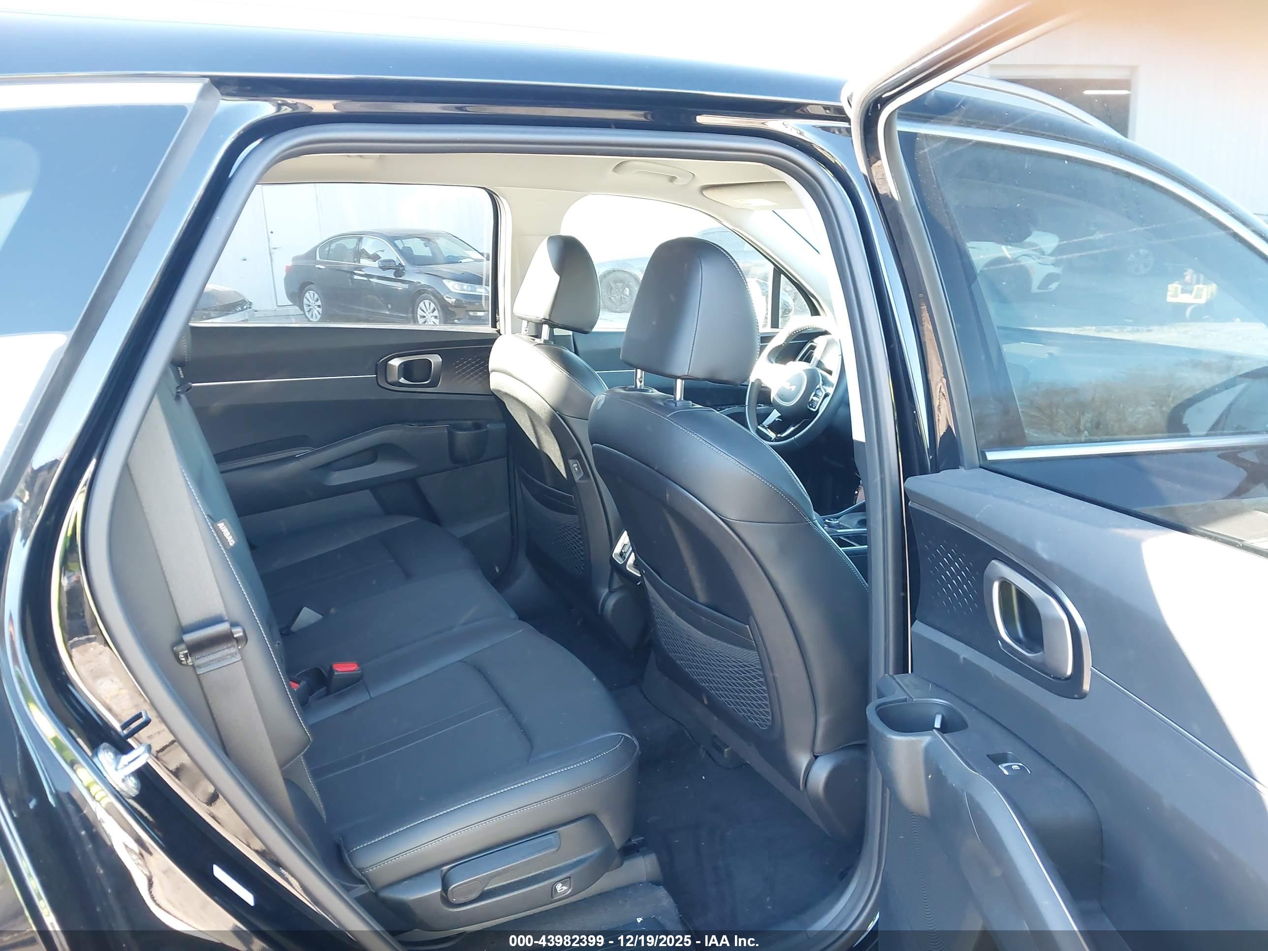 KIA SORENTO image 8