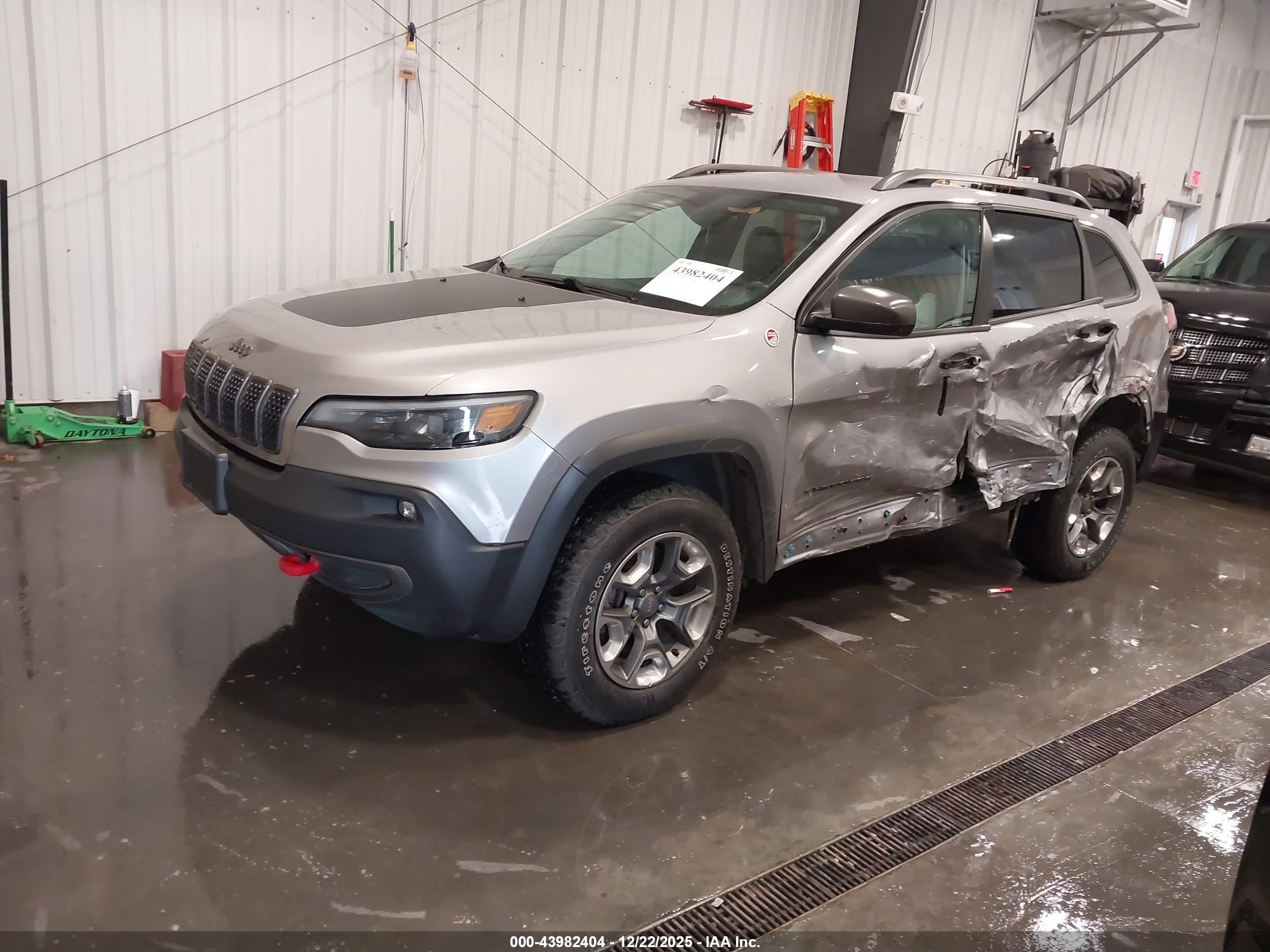 JEEP CHEROKEE image 2