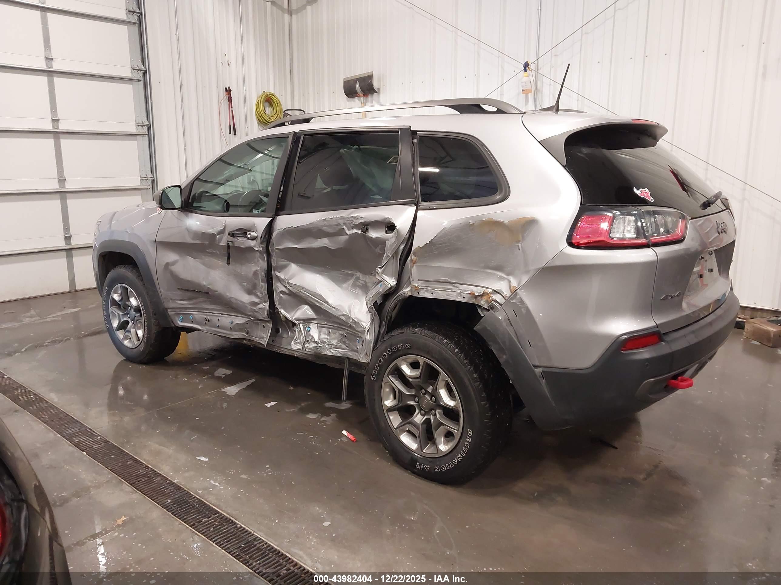 JEEP CHEROKEE image 3