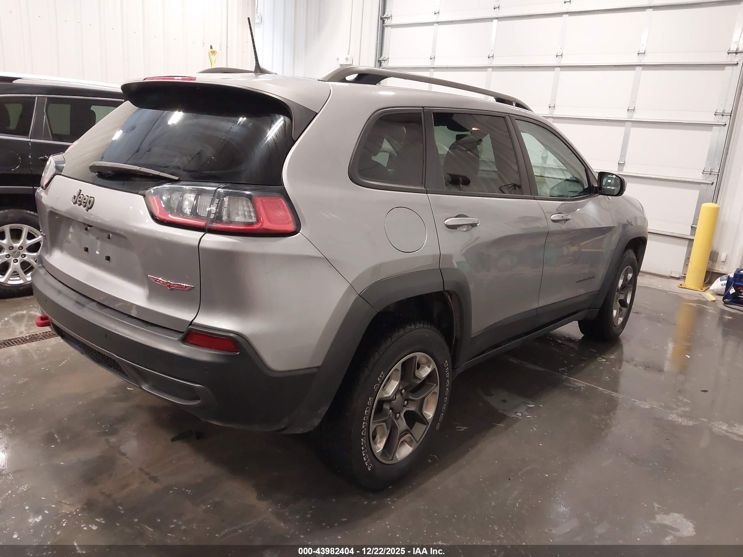 JEEP CHEROKEE image 4