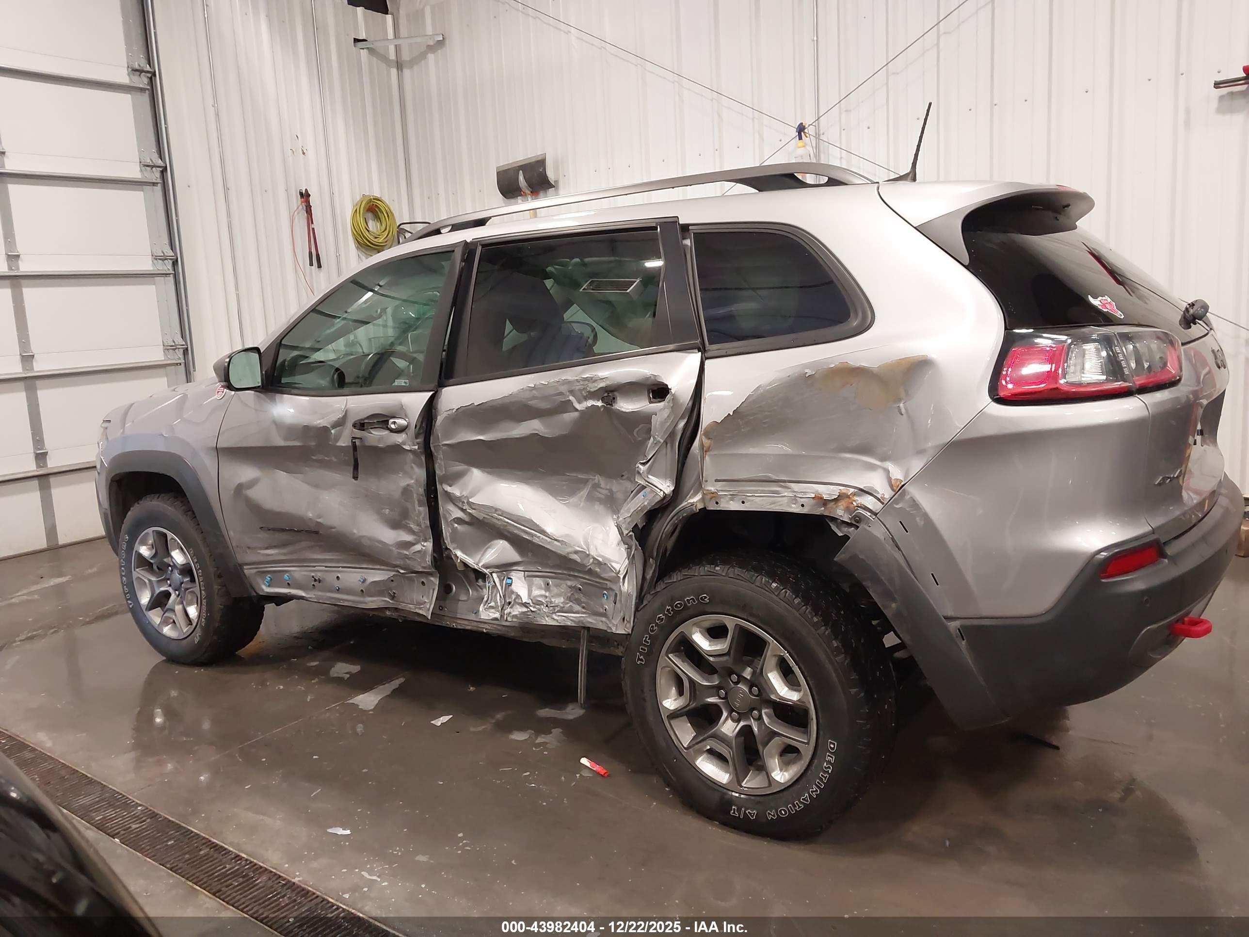 JEEP CHEROKEE image 6