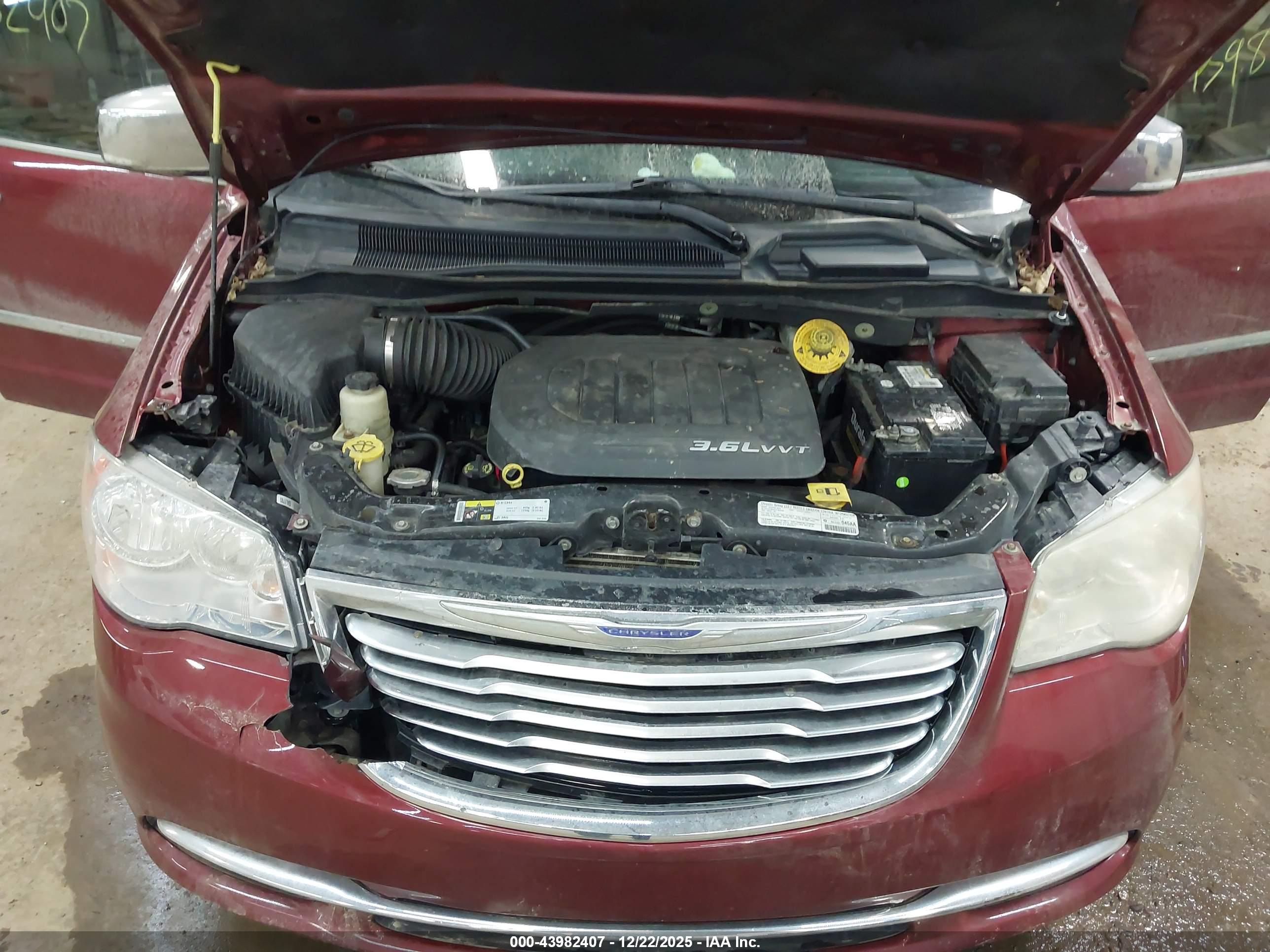 CHRYSLER TOWN image 10