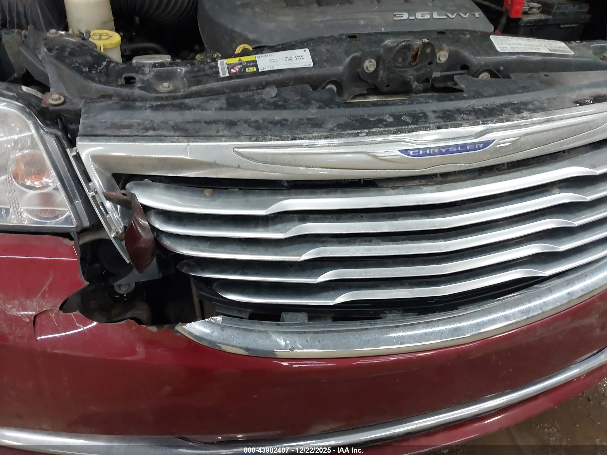 CHRYSLER TOWN image 6