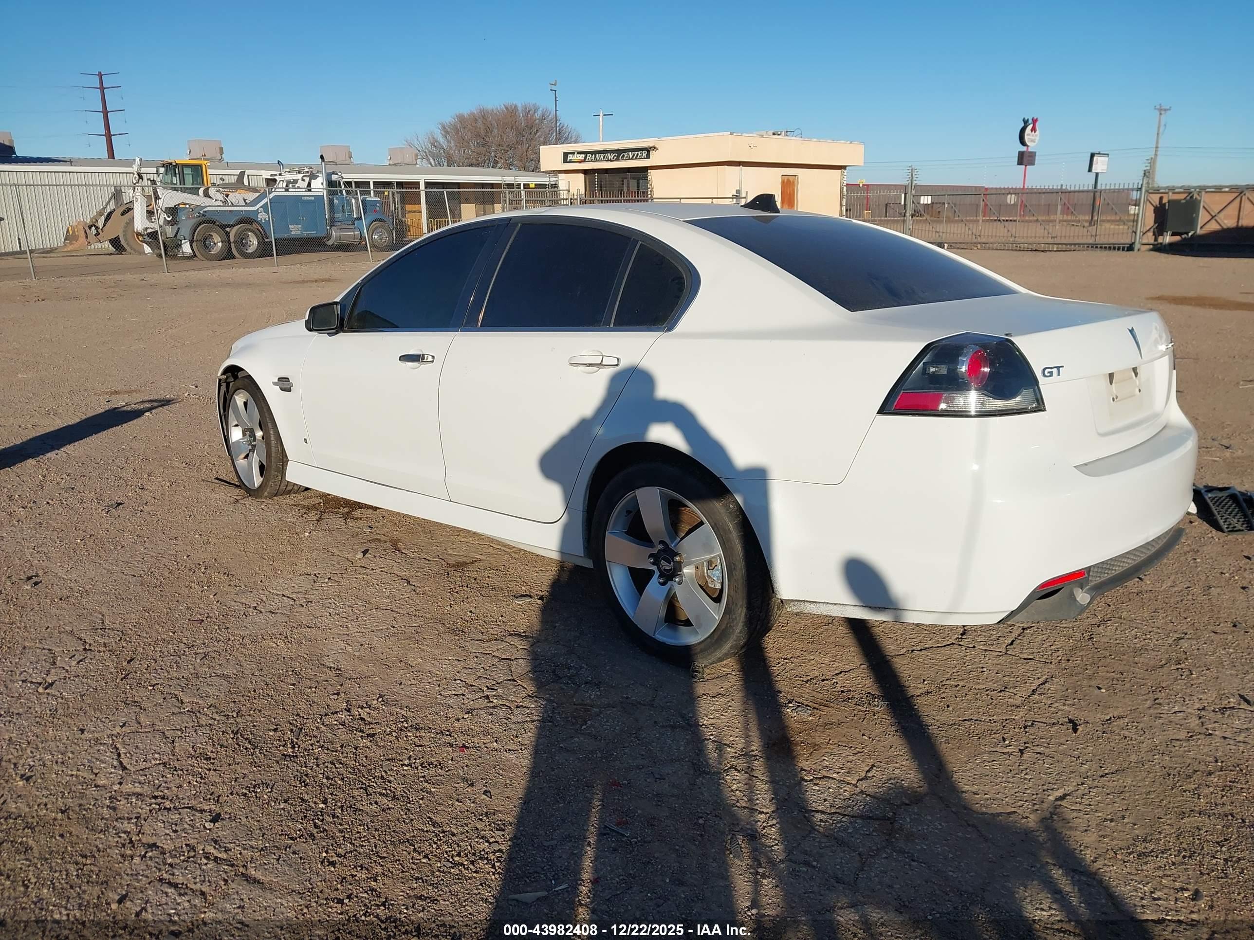 PONTIAC G8 image 3