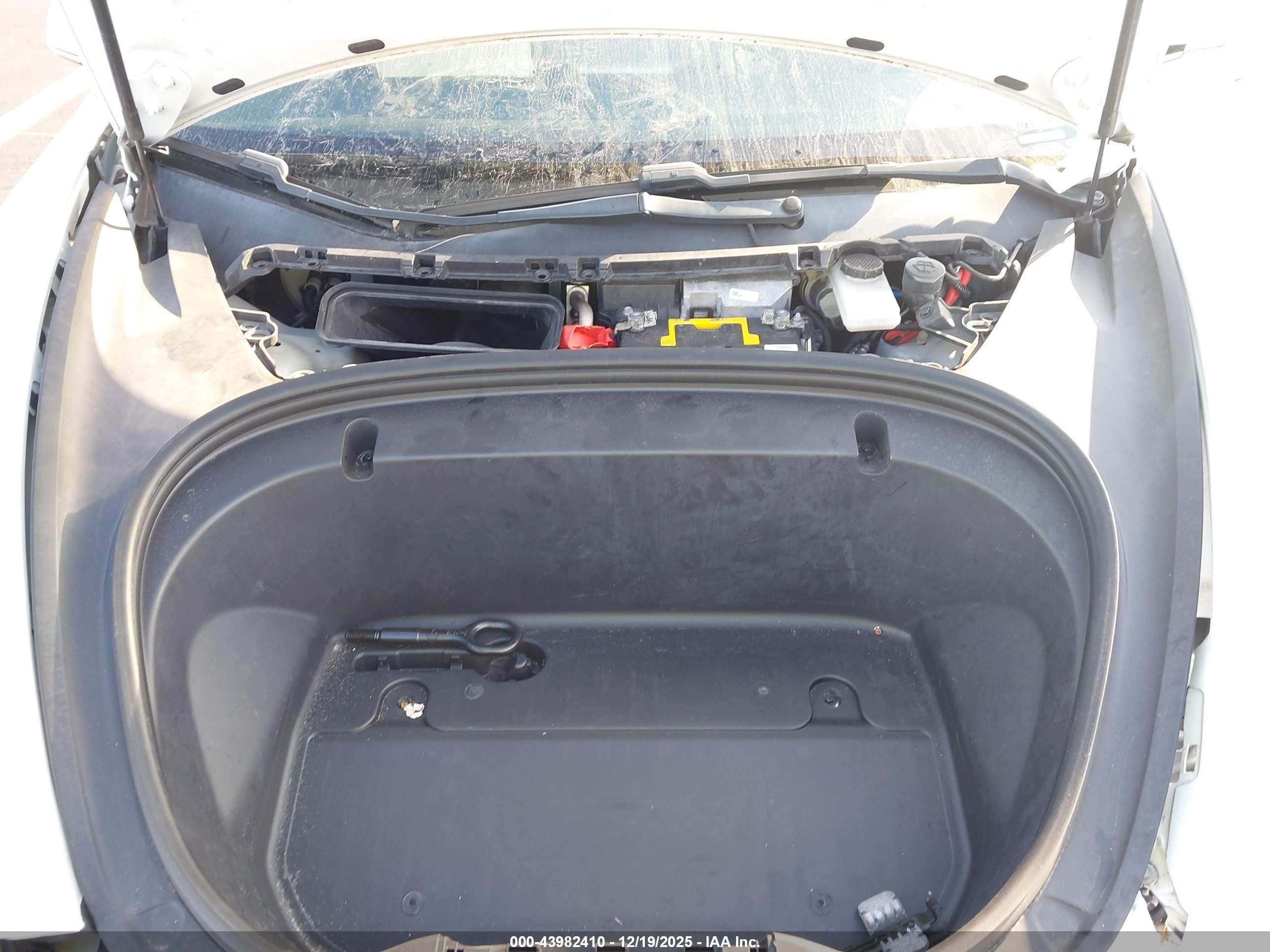 TESLA MODEL image 10