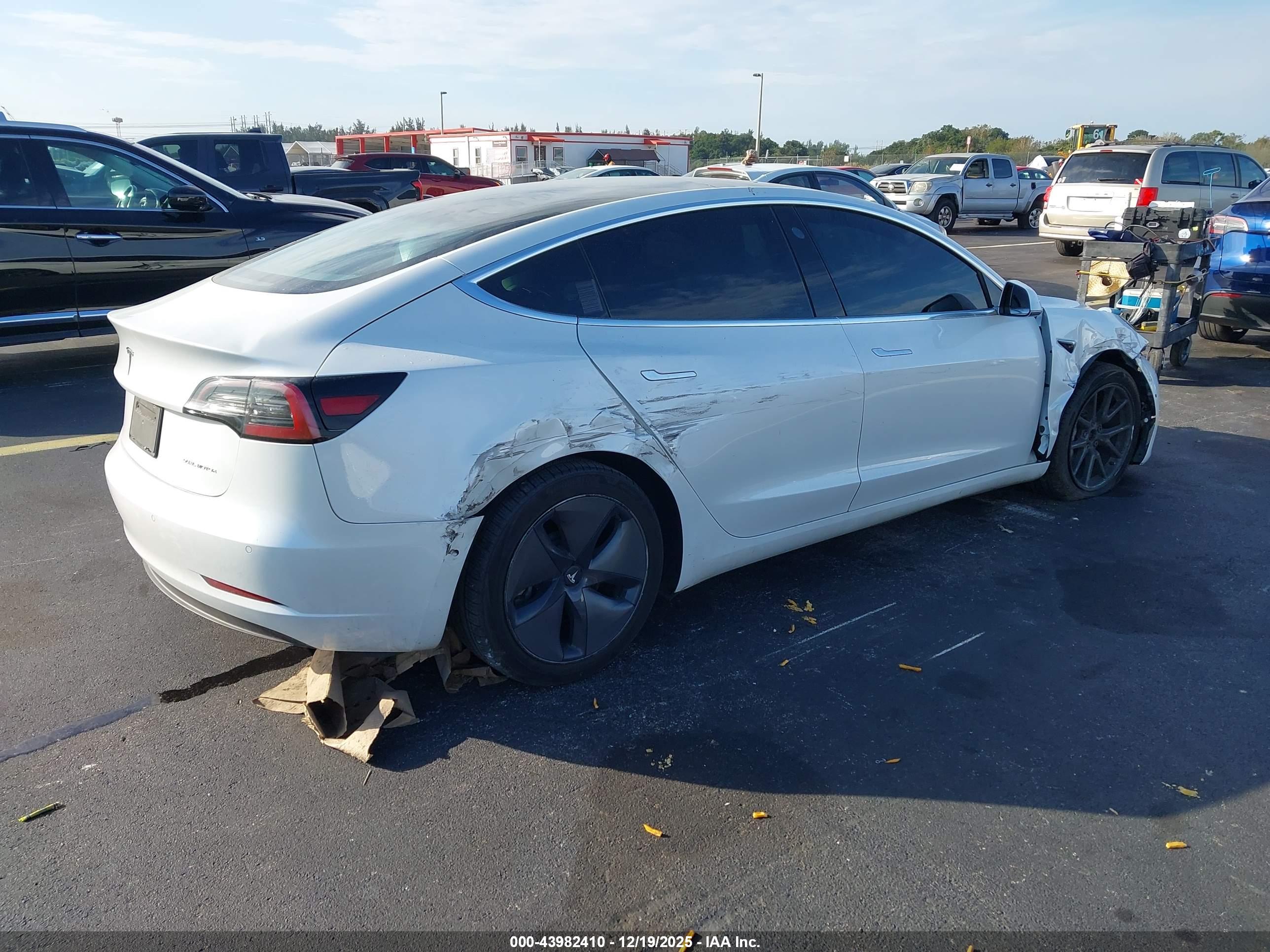 TESLA MODEL image 4