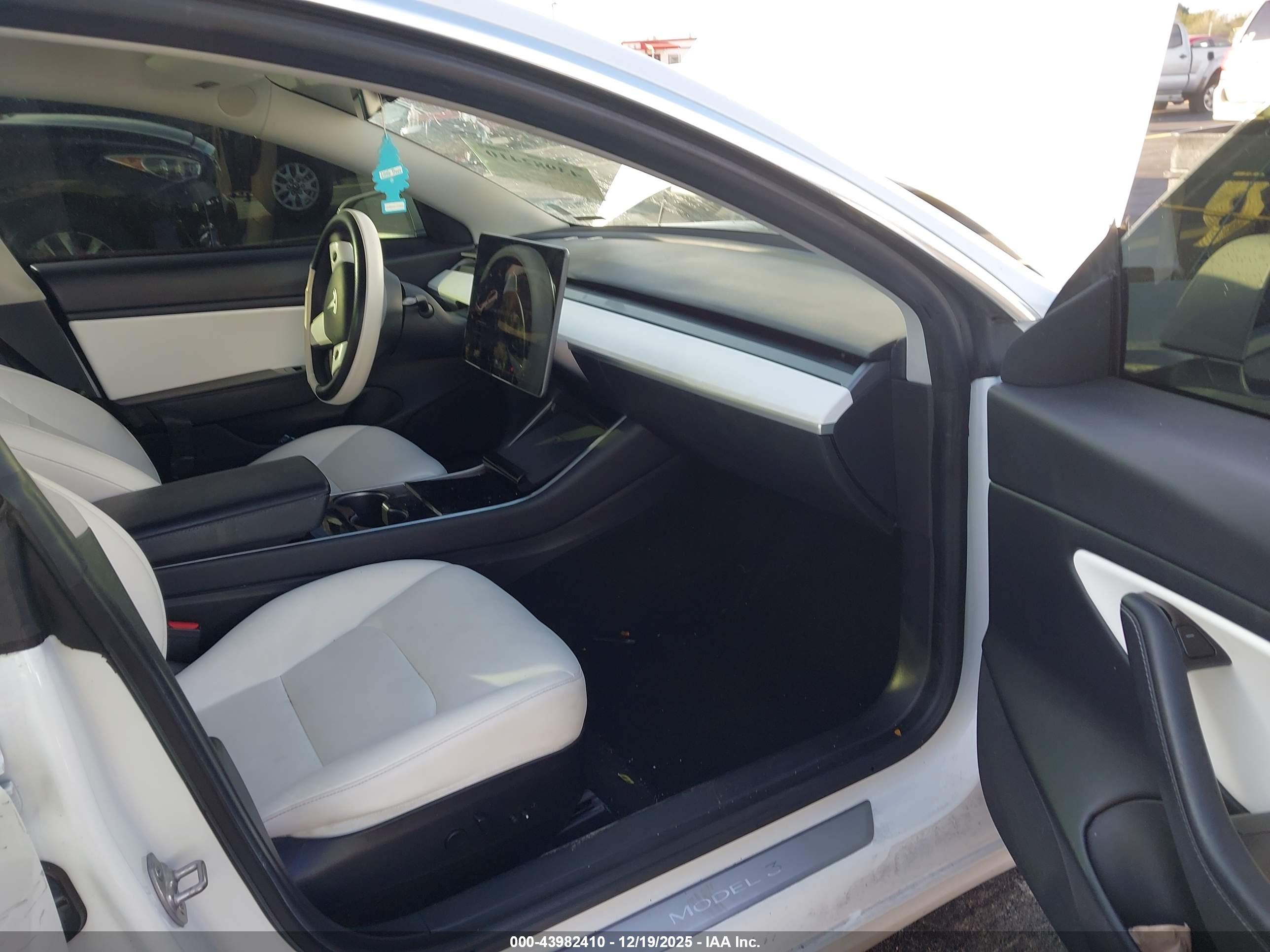 TESLA MODEL image 5