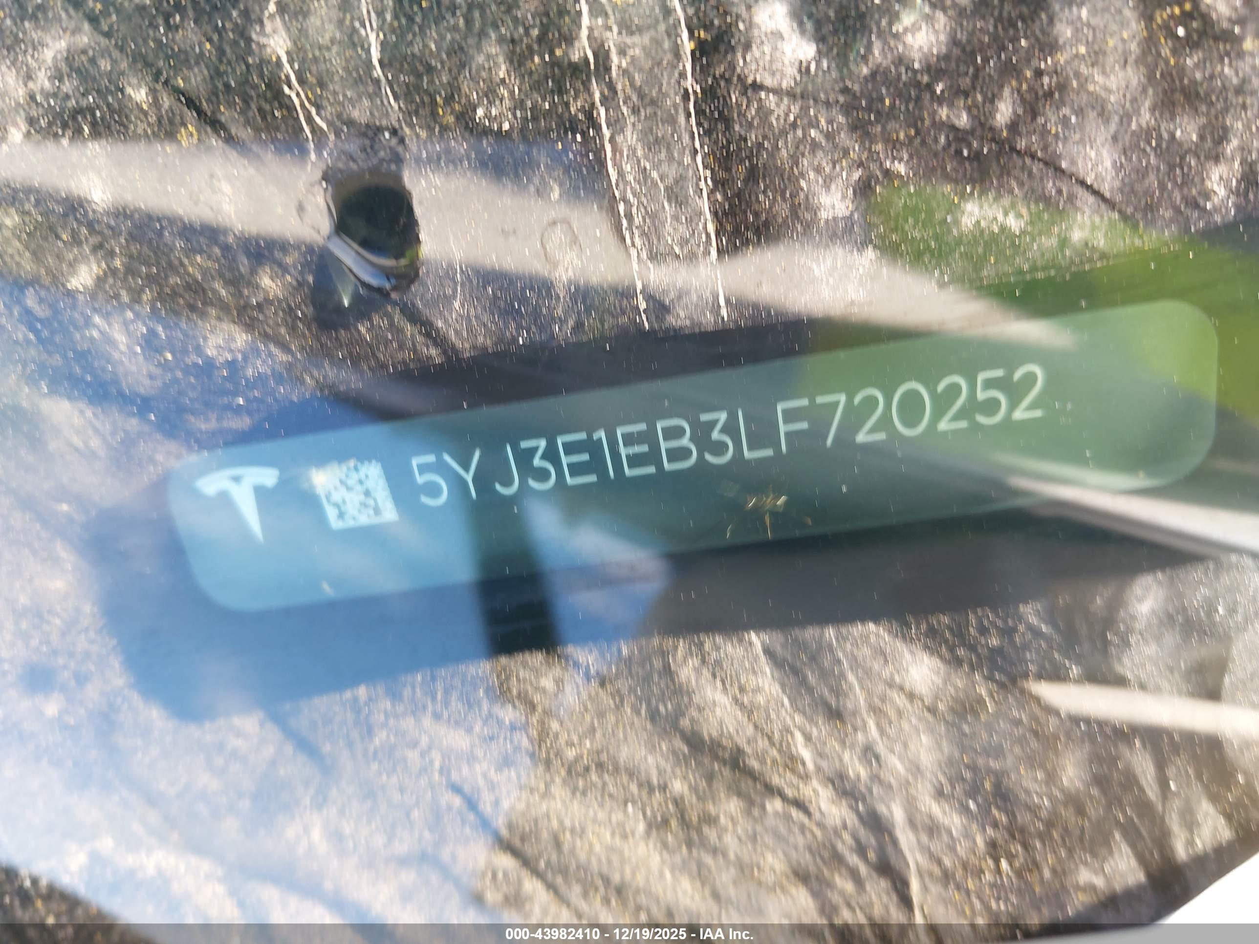 TESLA MODEL image 9