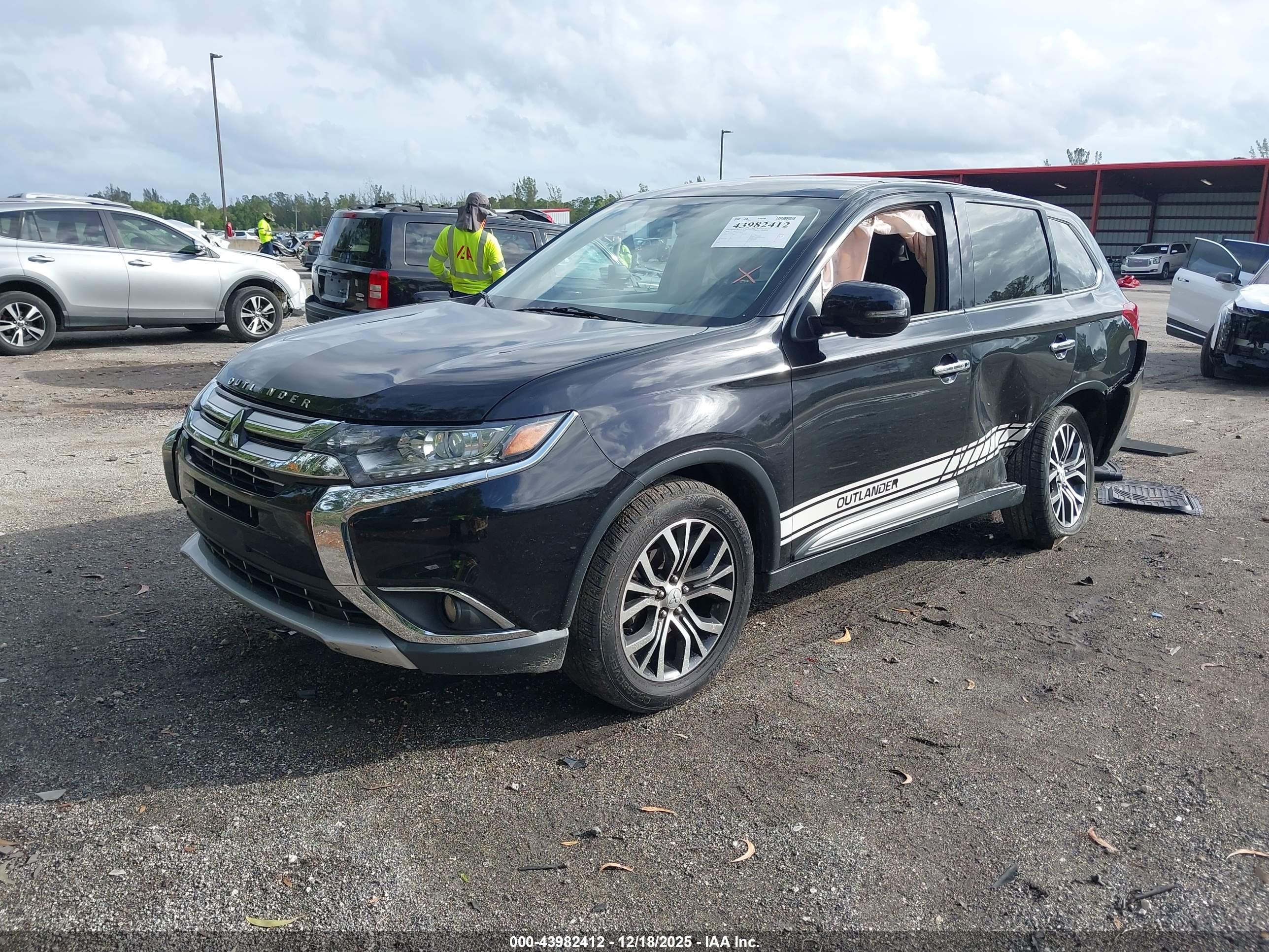 MITSUBISHI OUTLANDER image 2