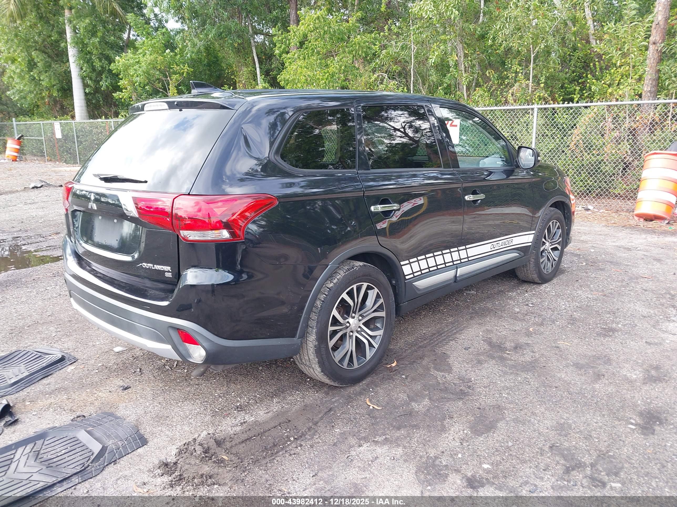MITSUBISHI OUTLANDER image 4