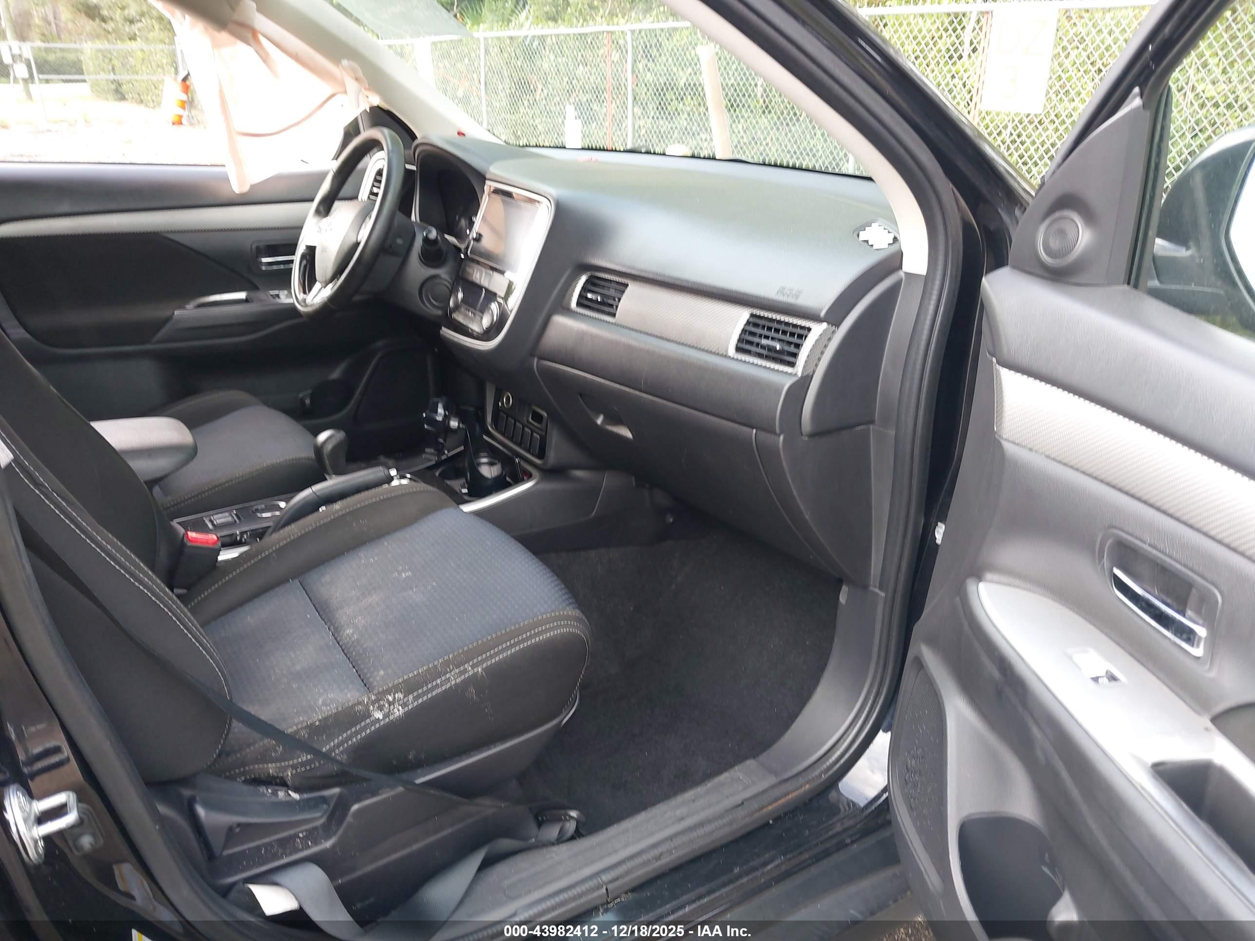 MITSUBISHI OUTLANDER image 5