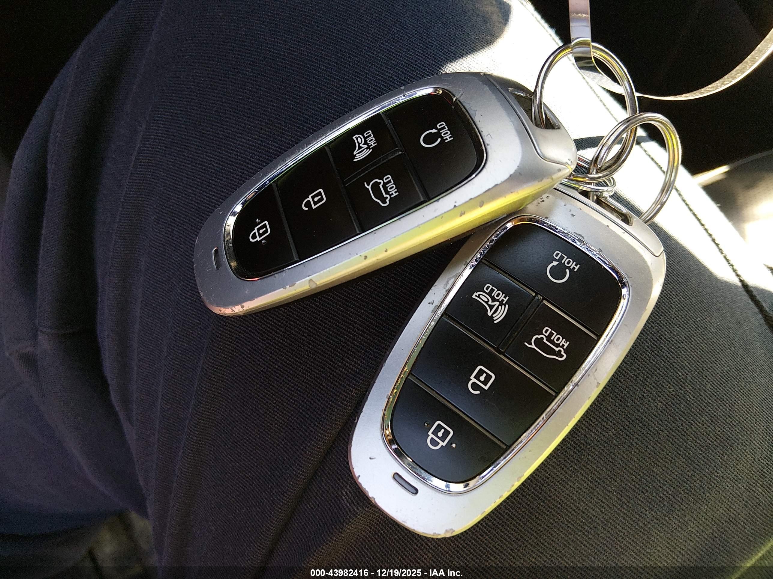 HYUNDAI TUCSON image 11